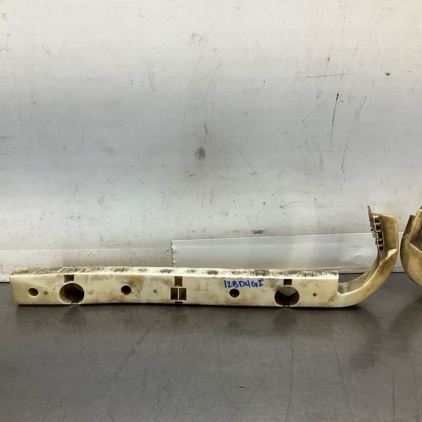 08-15 G37 Q60 Coupe Rear Bumper Cover Retainer Bracket Oem 12Bd4Gi - On Point Parts Inc