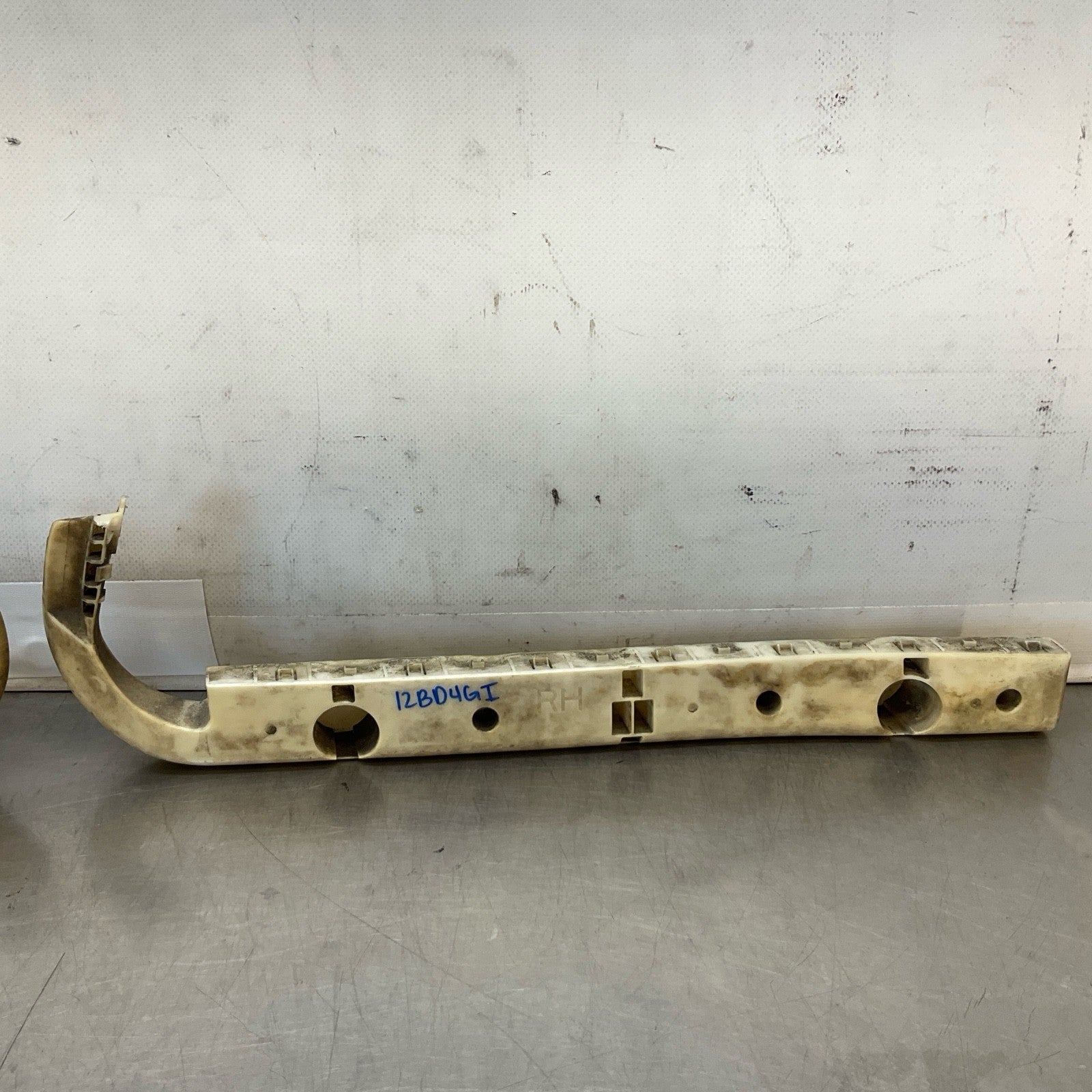 08-15 G37 Q60 Coupe Rear Bumper Cover Retainer Bracket Oem 12Bd4Gi - On Point Parts Inc