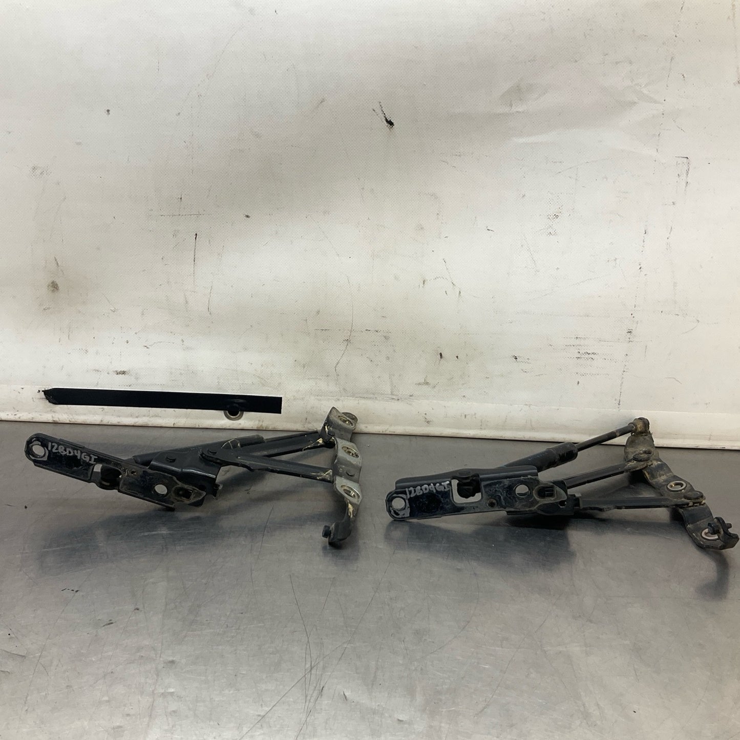 08-15 G37 Q60 Coupe Rear Trunk Lid Hinge Oem 12Bd4Gi - On Point Parts Inc