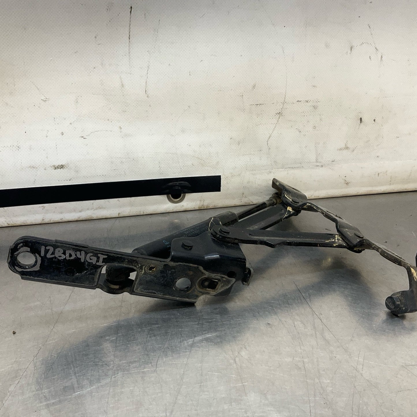 08-15 G37 Q60 Coupe Rear Trunk Lid Hinge Oem 12Bd4Gi - On Point Parts Inc