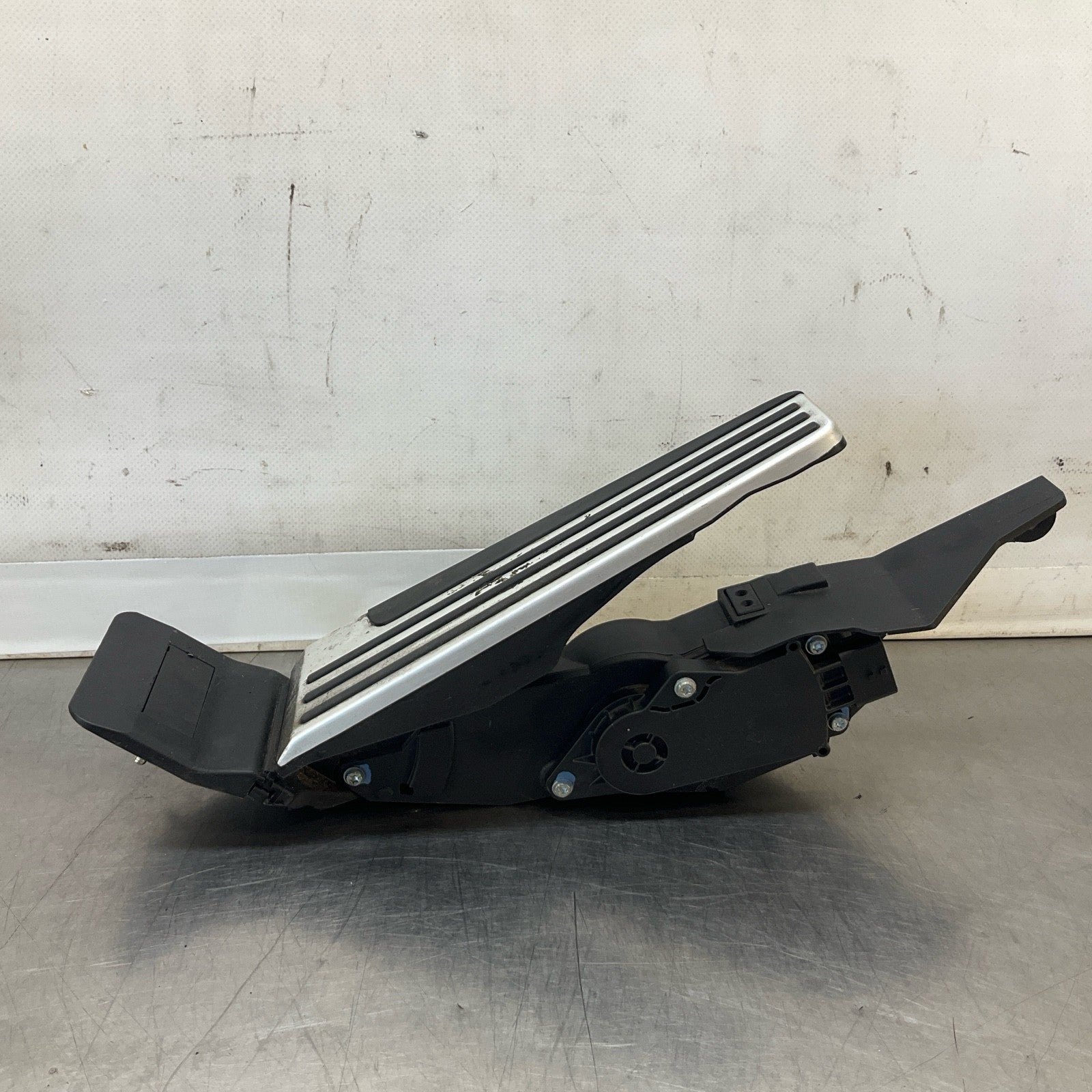 08-19 G37 Q60 Coupe Gas Throttle Accelerator Pedal A/T 180021NC0C Oem 12Bd4Ga - On Point Parts Inc