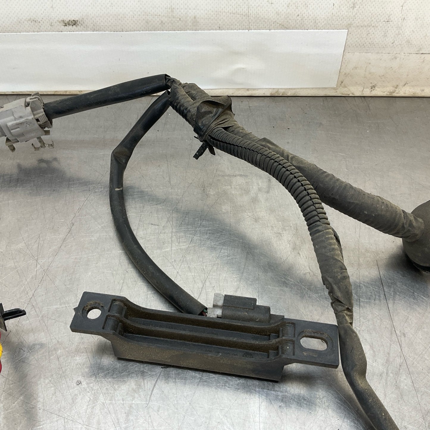 2015 Infiniti V36 G37 Rear Reverse Tail Light Pig Tail Connector Oem 12Bd4Gc - On Point Parts Inc