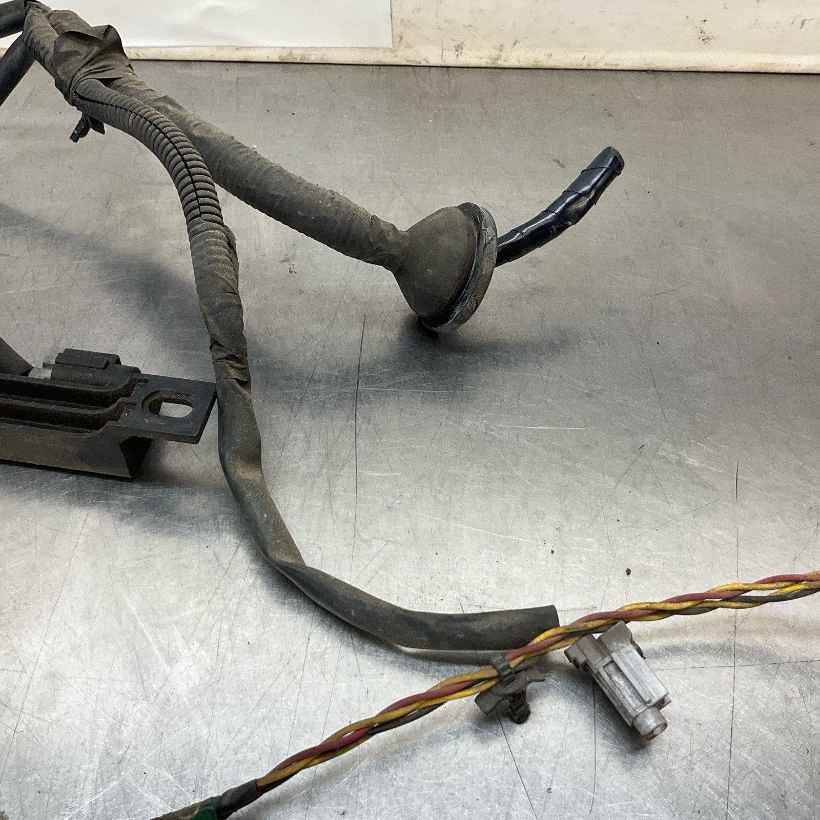 2015 Infiniti V36 G37 Rear Reverse Tail Light Pig Tail Connector Oem 12Bd4Gc - On Point Parts Inc