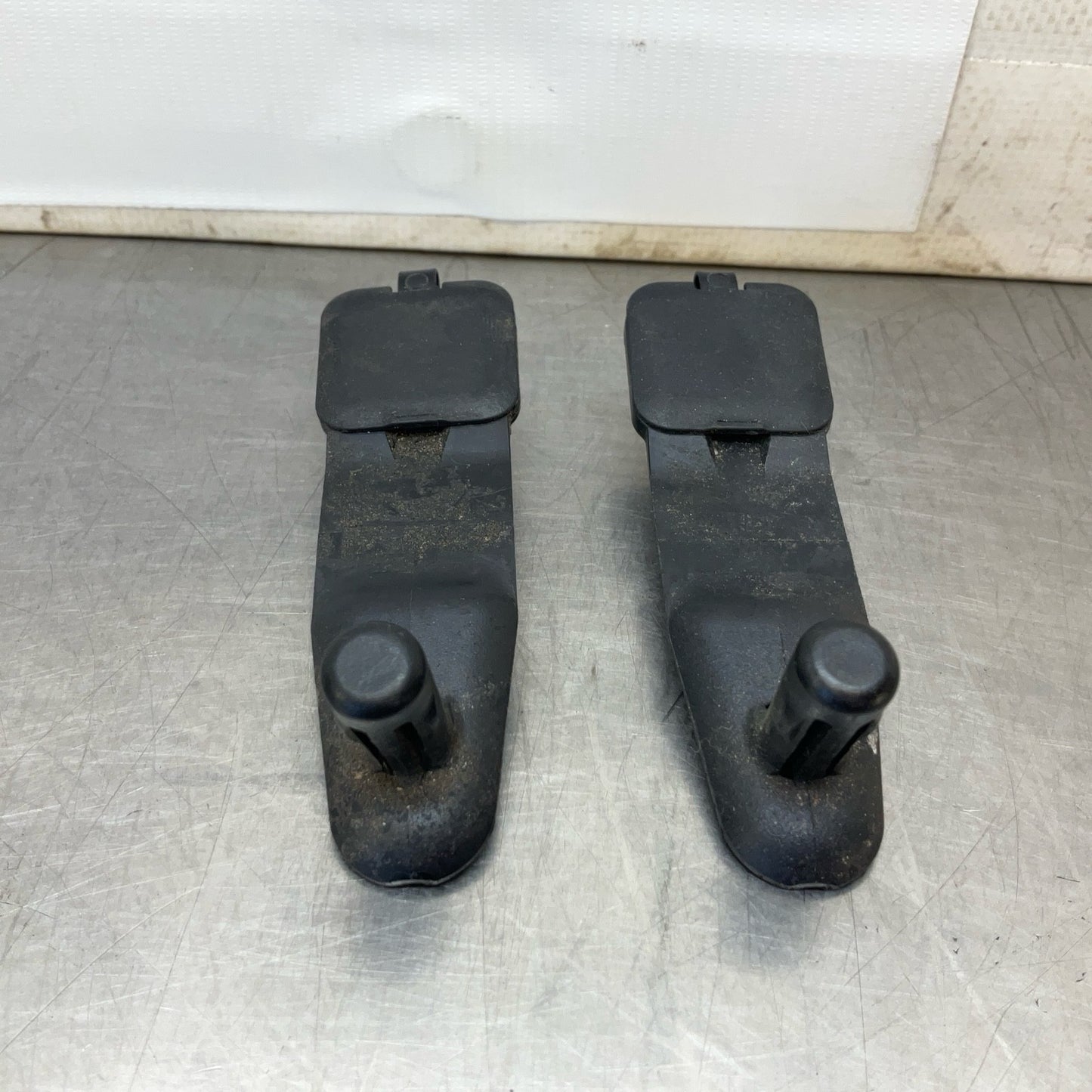 2015 Infiniti V36 G37 Front Floor Mat Anchor Clip Hook Oem 12Bd4Gc - On Point Parts Inc