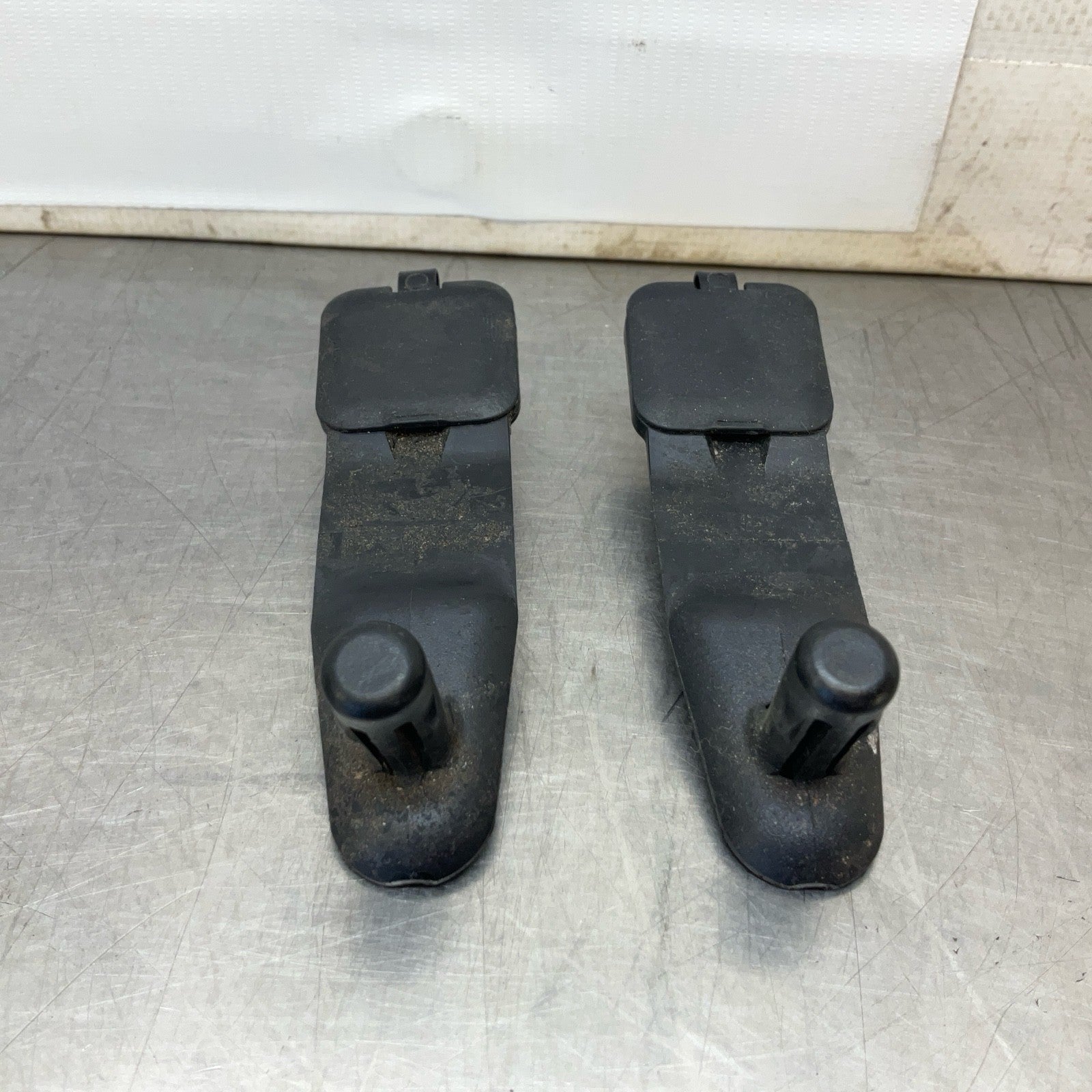 2015 Infiniti V36 G37 Front Floor Mat Anchor Clip Hook Oem 12Bd4Gc - On Point Parts Inc