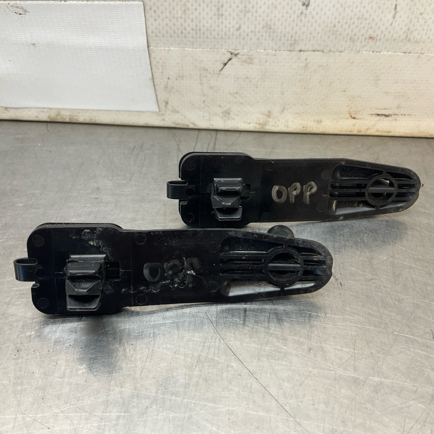 2015 Infiniti V36 G37 Front Floor Mat Anchor Clip Hook Oem 12Bd4Gc - On Point Parts Inc