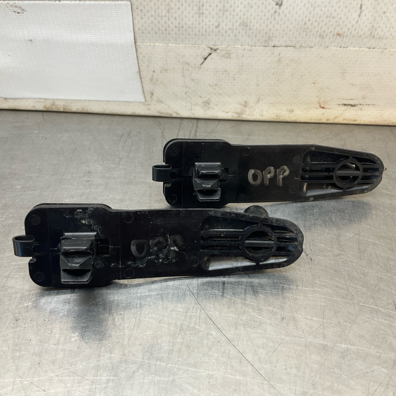 2015 Infiniti V36 G37 Front Floor Mat Anchor Clip Hook Oem 12Bd4Gc - On Point Parts Inc