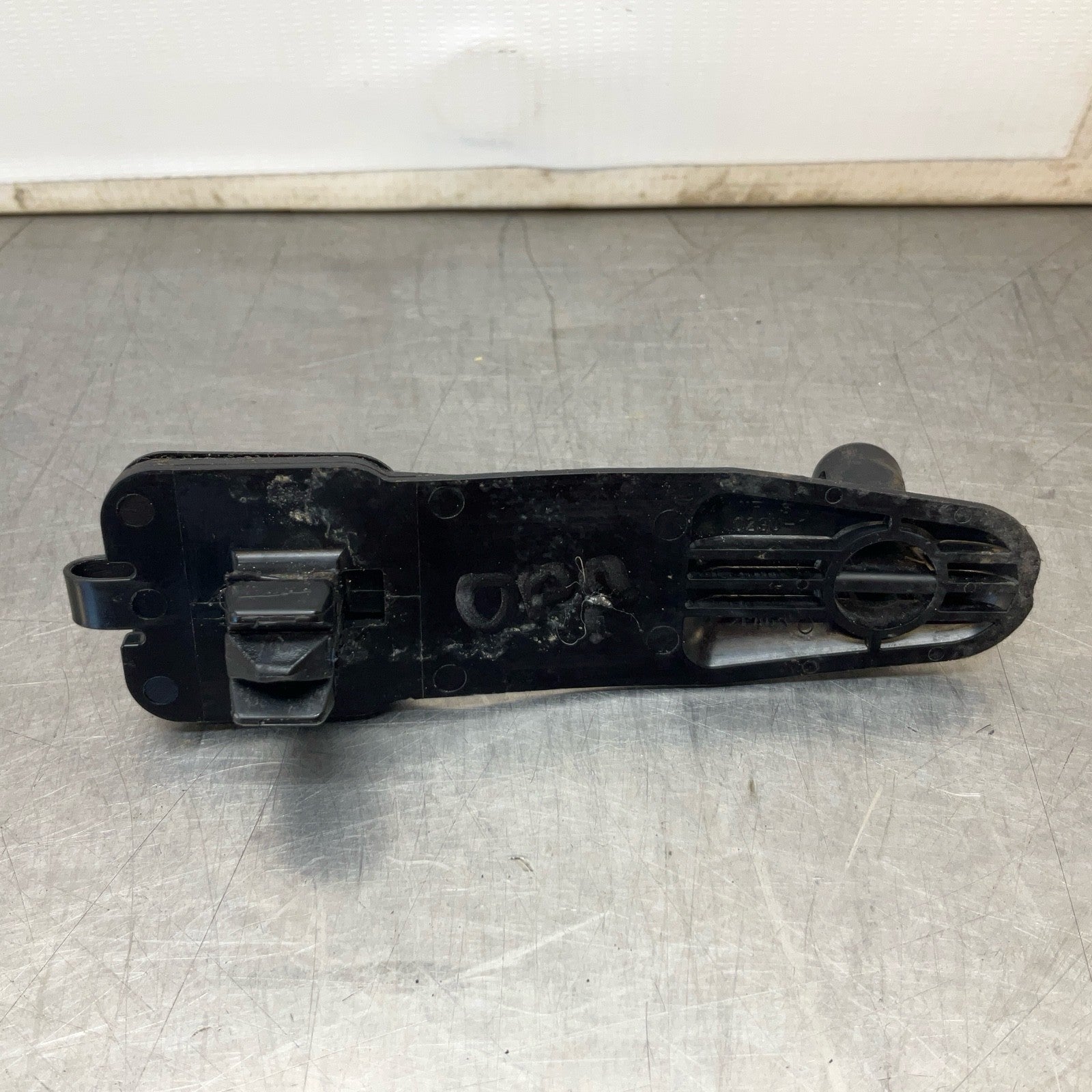 2015 Infiniti V36 G37 Front Floor Mat Anchor Clip Hook Oem 12Bd4Gc - On Point Parts Inc