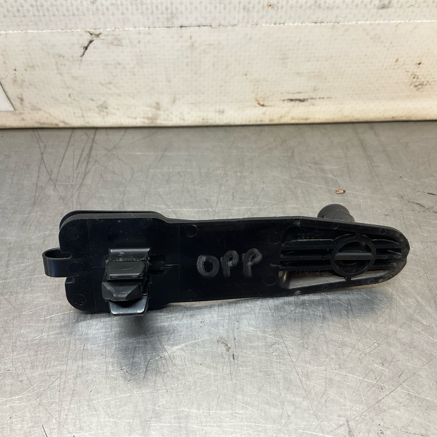 2015 Infiniti V36 G37 Front Floor Mat Anchor Clip Hook Oem 12Bd4Gc - On Point Parts Inc