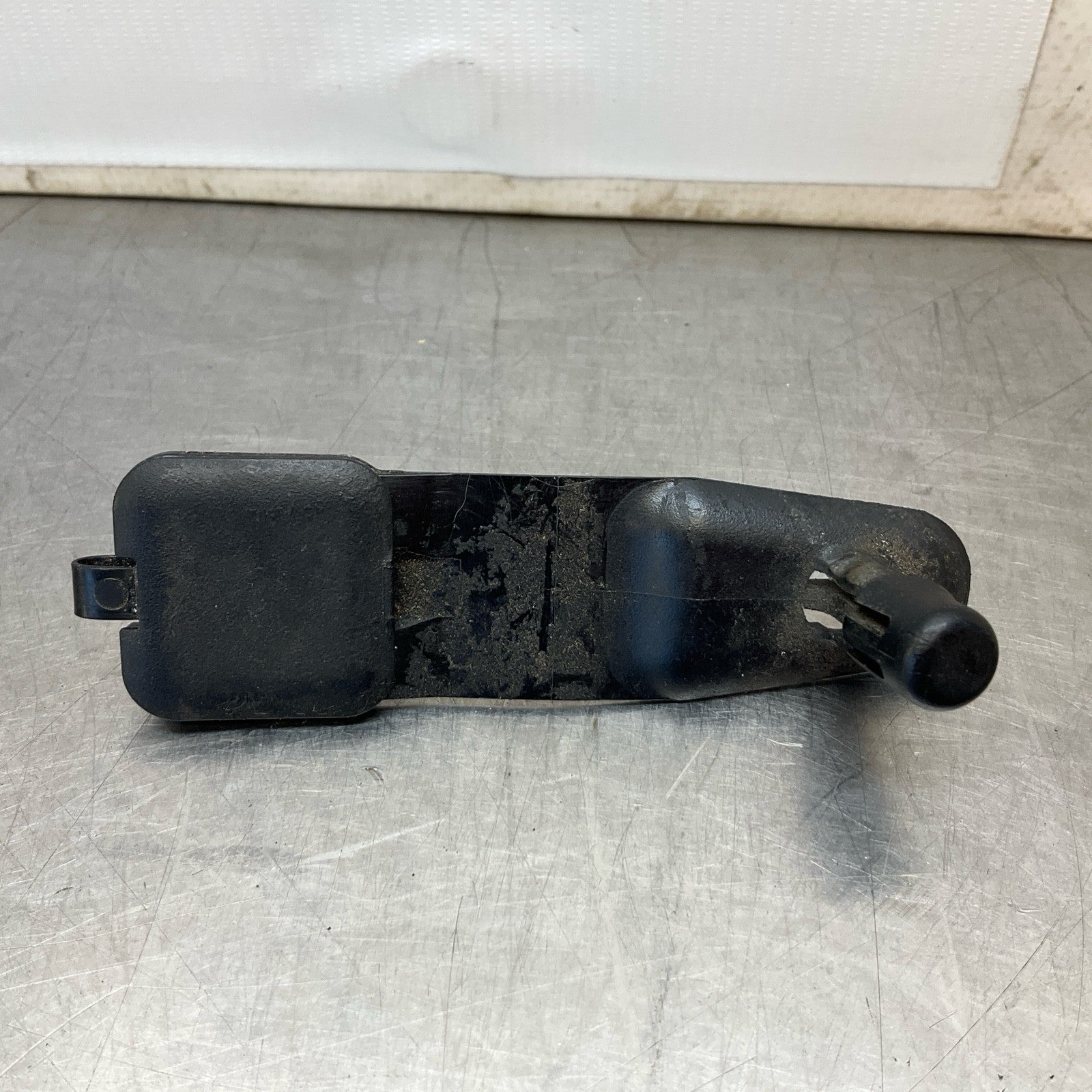 2015 Infiniti V36 G37 Front Floor Mat Anchor Clip Hook Oem 12Bd4Gc - On Point Parts Inc