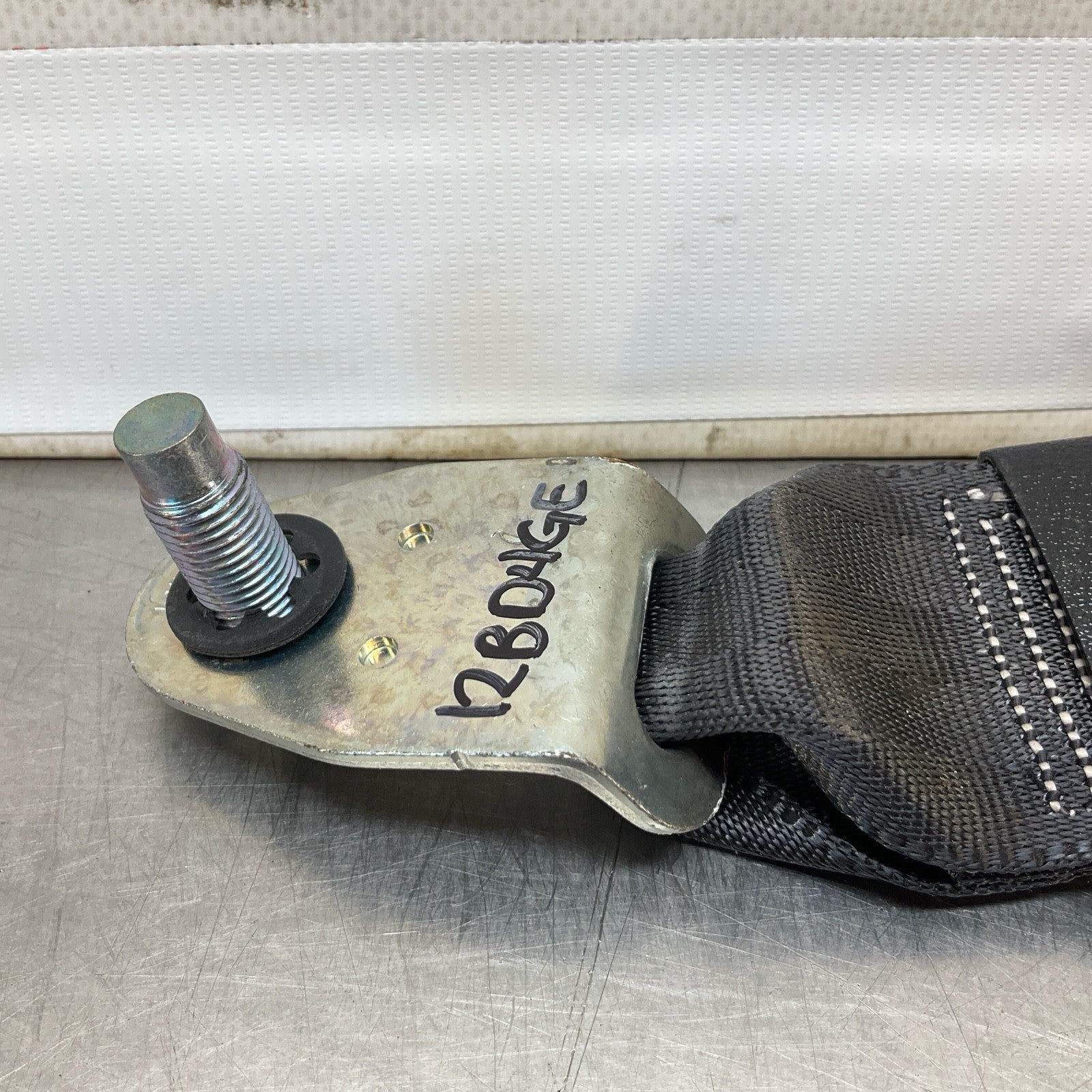 2015 Infiniti V36 G37 Rear Passenger Seat Belt Buckle Oem 12Bd4Ge - On Point Parts Inc