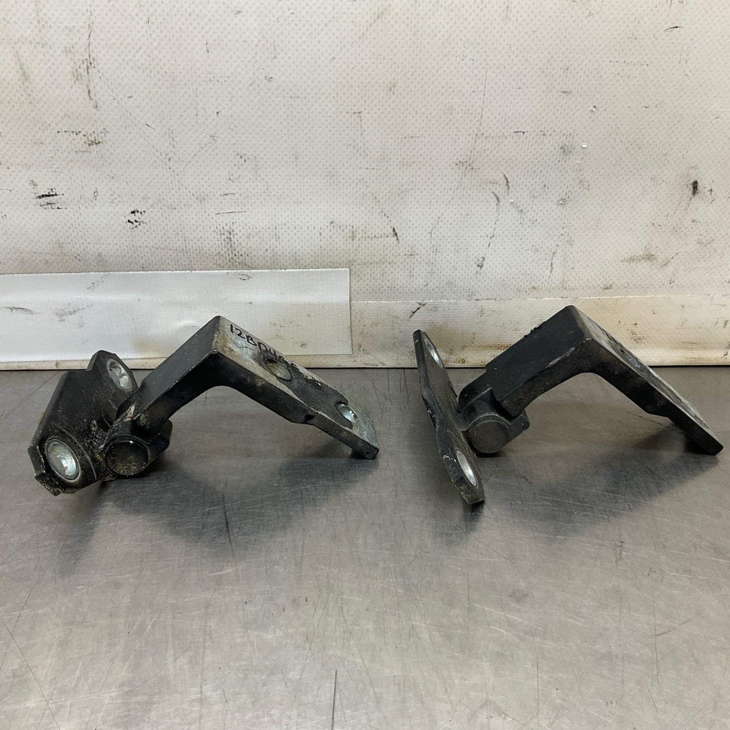 08-15 G37 Q60 Coupe Front Driver Door Hinges 80420JL00A Oem 12Bd4Gg - On Point Parts Inc