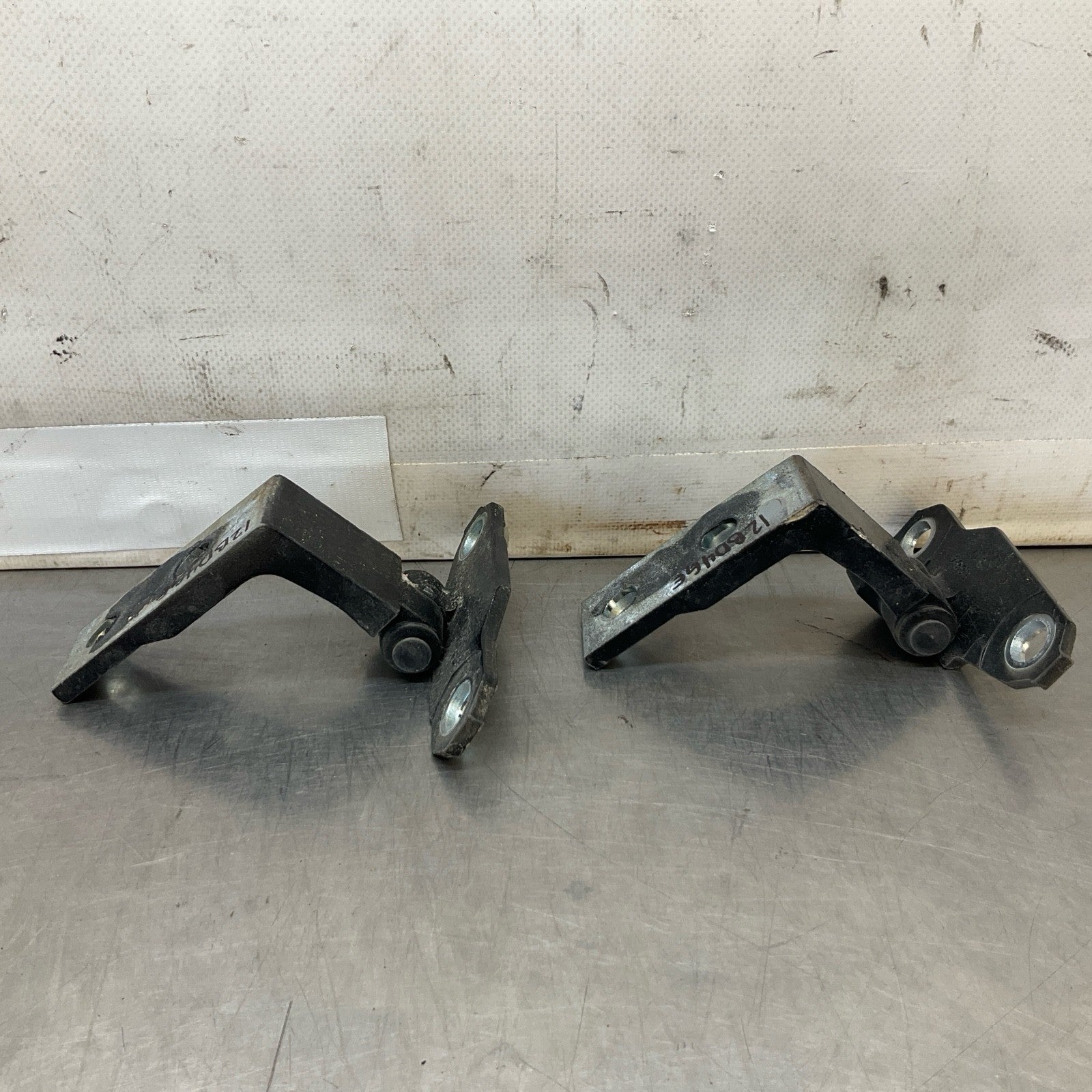 08-15 G37 Q60 Coupe Passenger Door Hinges 80420JL00A Oem 12Bd4Ge - On Point Parts Inc