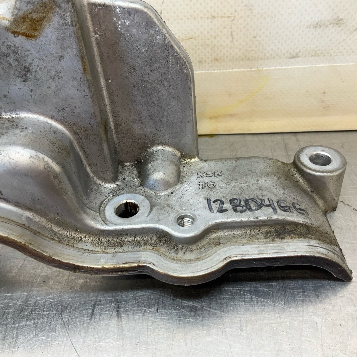 08-15 G35 G37 Q50 Q60 Driver Vq37Vhr Camshaft Angle Sensor Cover Oem 12Bd4Gg - On Point Parts Inc
