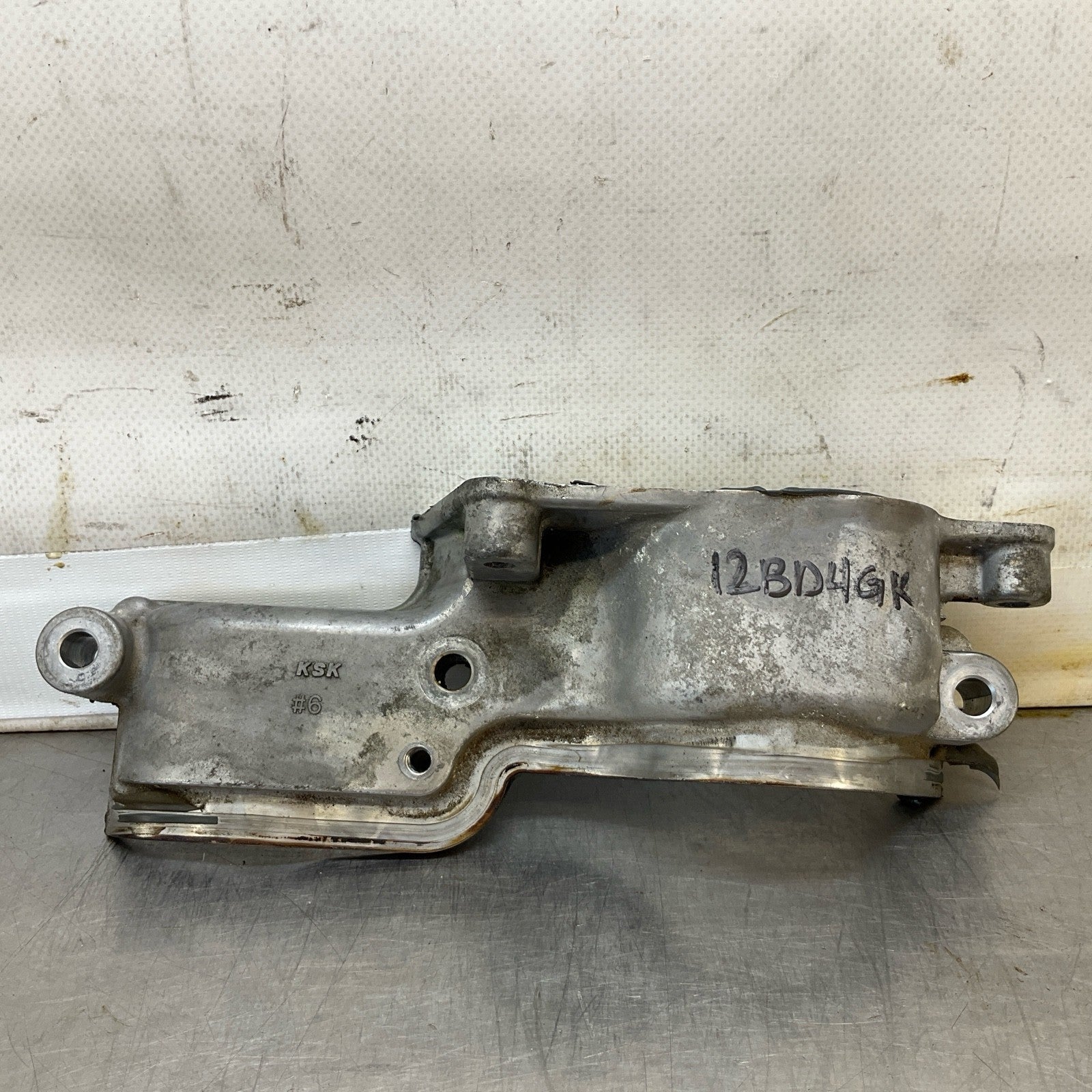 08-15 G35 G37 Q50 Q60 Passenger Vq37Vhr Camshaft Angle Sensor Cover Oem 12Bd4Gk - On Point Parts Inc