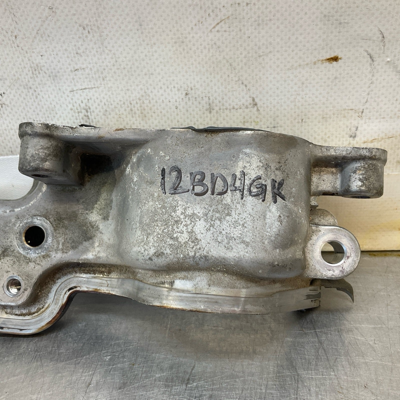 08-15 G35 G37 Q50 Q60 Passenger Vq37Vhr Camshaft Angle Sensor Cover Oem 12Bd4Gk - On Point Parts Inc
