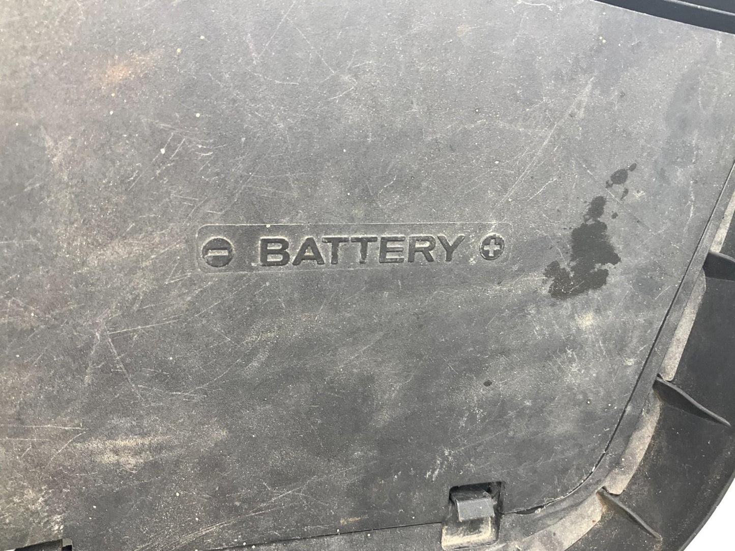 07-15 G25 G35 G37 Q40 Q60 Front Battery Cover Panel Bezel 65278JK600 OEM Ipg