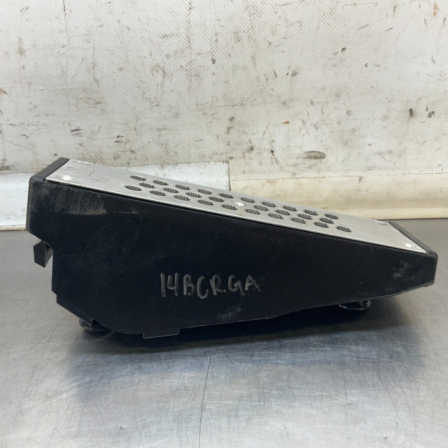 03-09 Nissan 350Z Driver Front Dead Pedal Foot Rest 67840CD01A OEM 14Bcrga