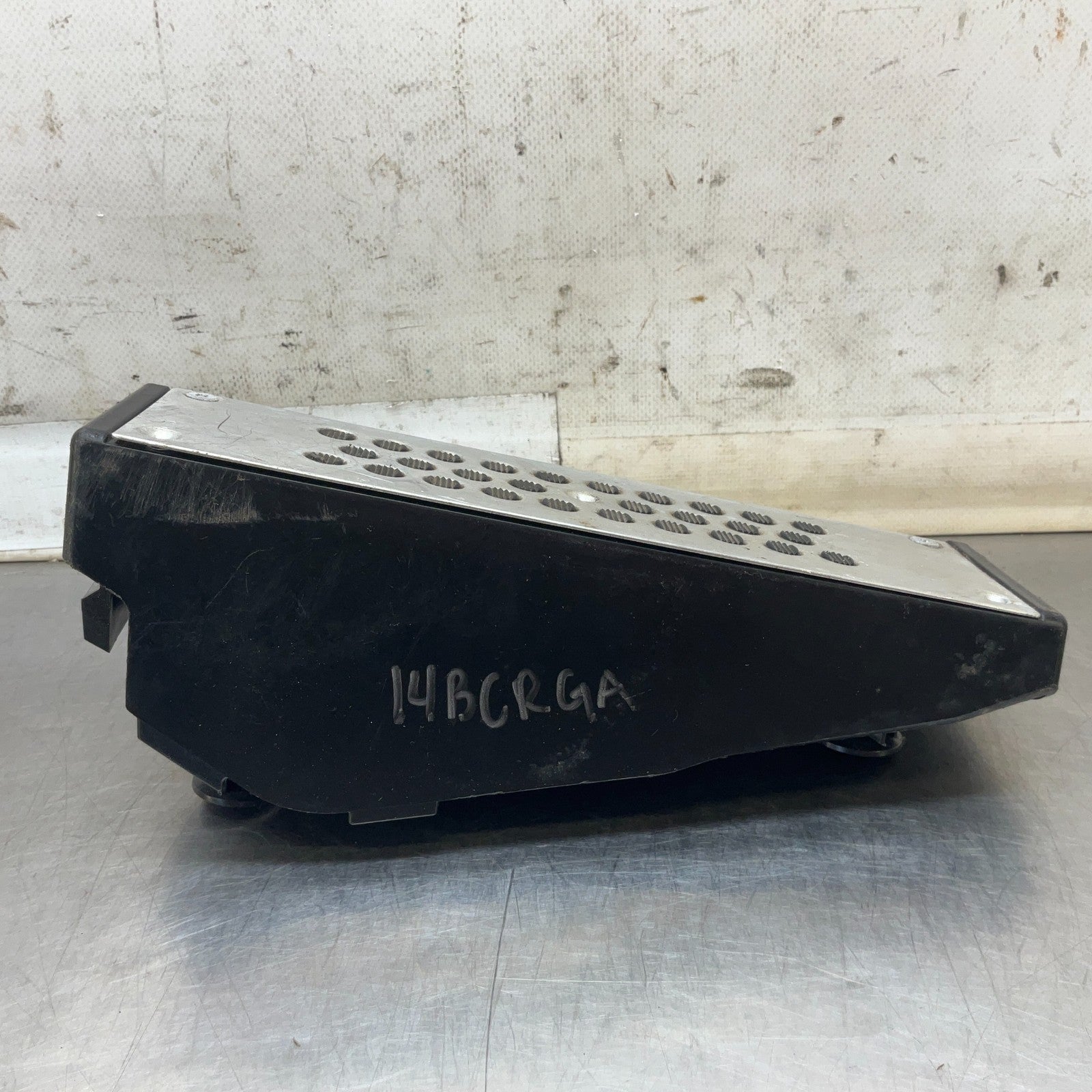 03-09 Nissan 350Z Driver Front Dead Pedal Foot Rest 67840CD01A OEM 14Bcrga