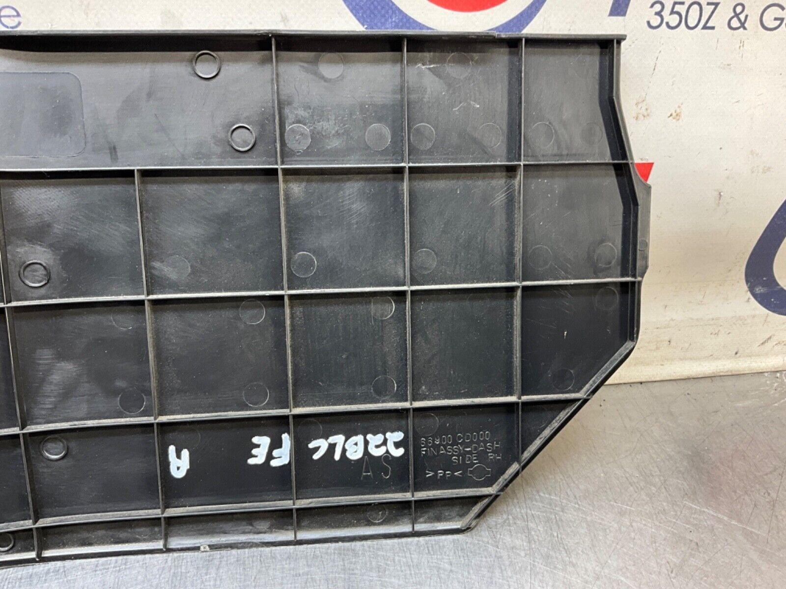 03-09 Nissan 350Z Passenger Right Front Lower Kick Panel 66900CD000 OEM 22BLCFE