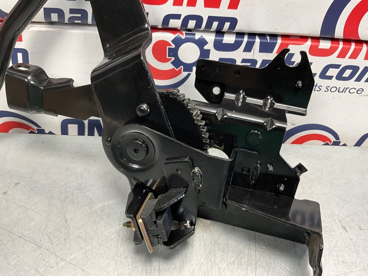 03-09 Nissan 350Z Convertible Right Tonneau Lid Lift Hinge 97294CE420 OEM HQE