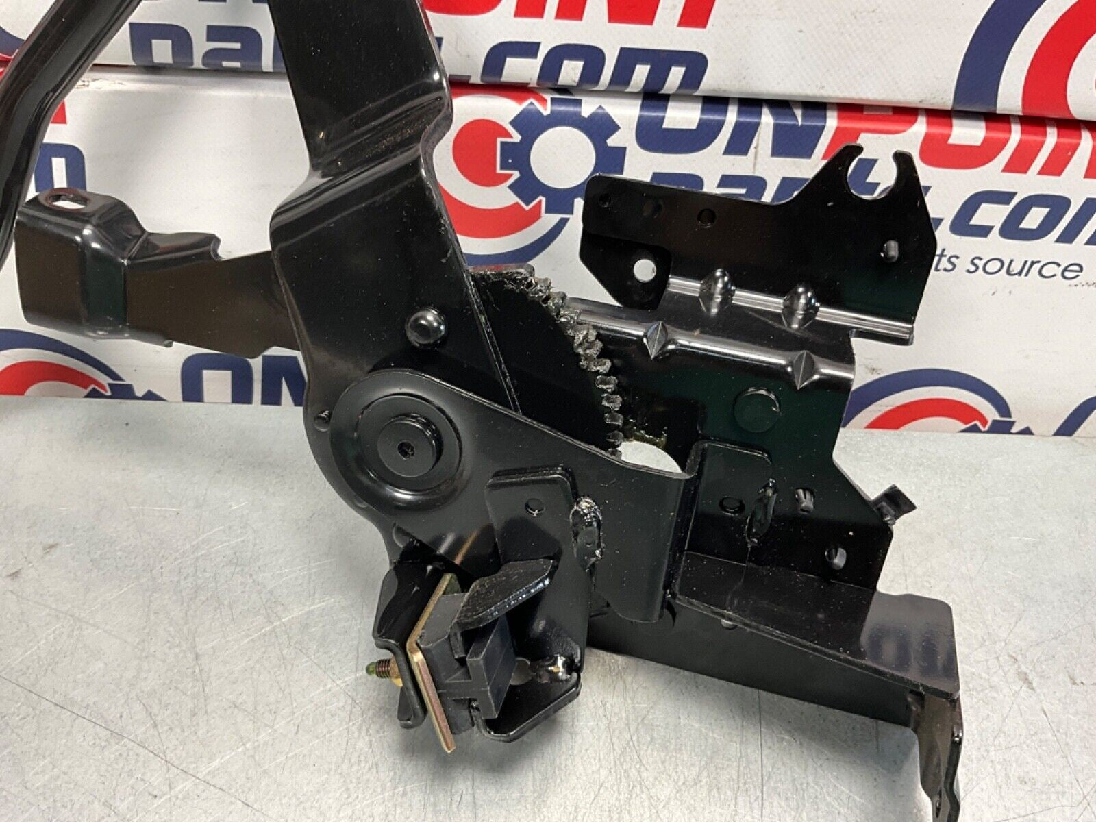 03-09 Nissan 350Z Convertible Right Tonneau Lid Lift Hinge 97294CE420 OEM HQE