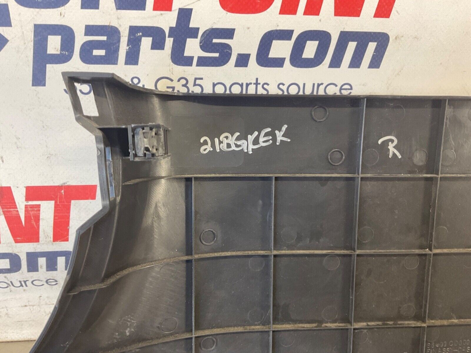 03-09 Nissan 350Z Passenger Right Front Lower Kick Panel 66900CD000 OEM 21BGKEE