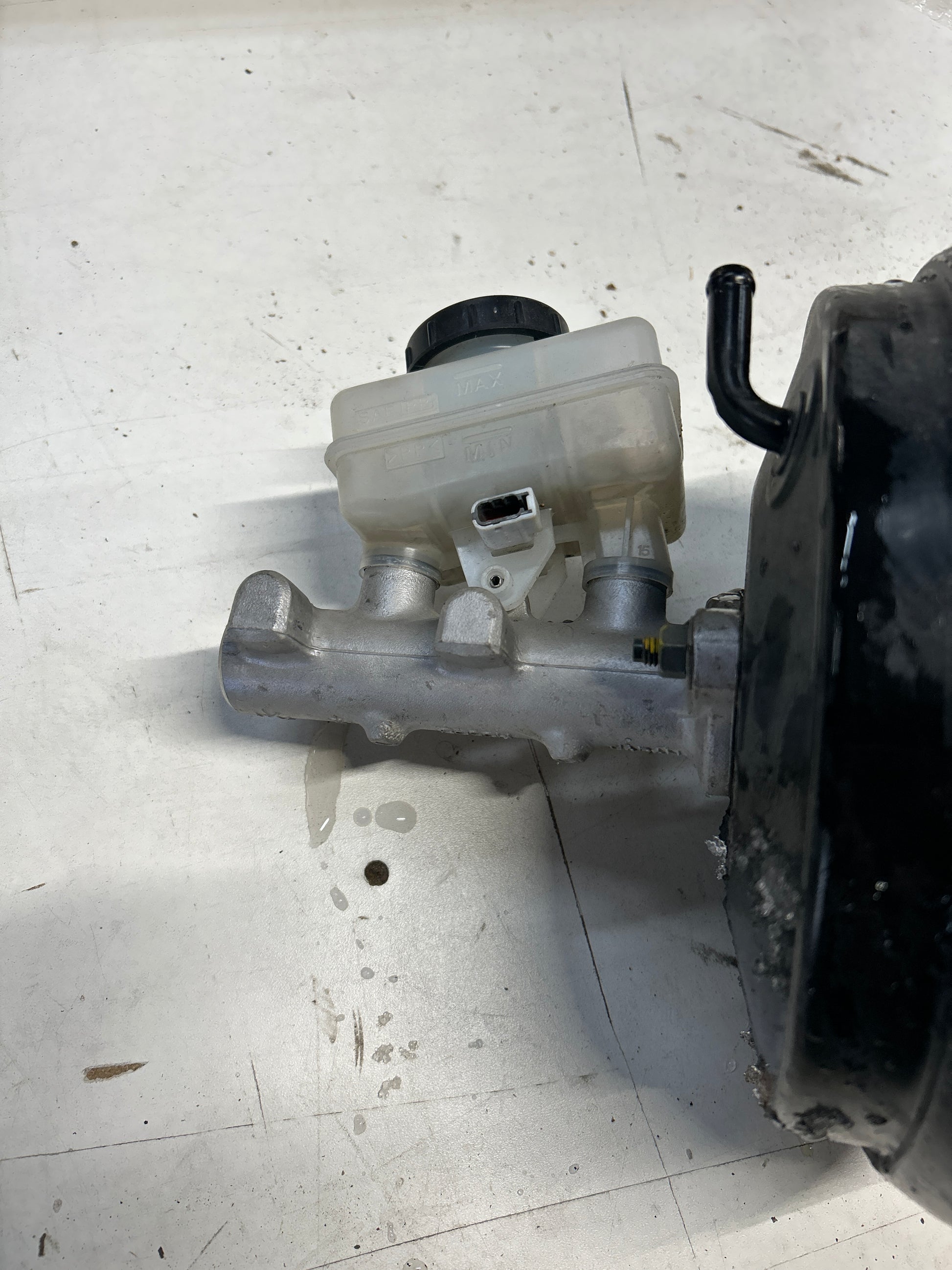 03-04 Nissan 350Z G35 Brake Booster With Master Cylinder 47210AM425 OEM - On Point Parts Inc