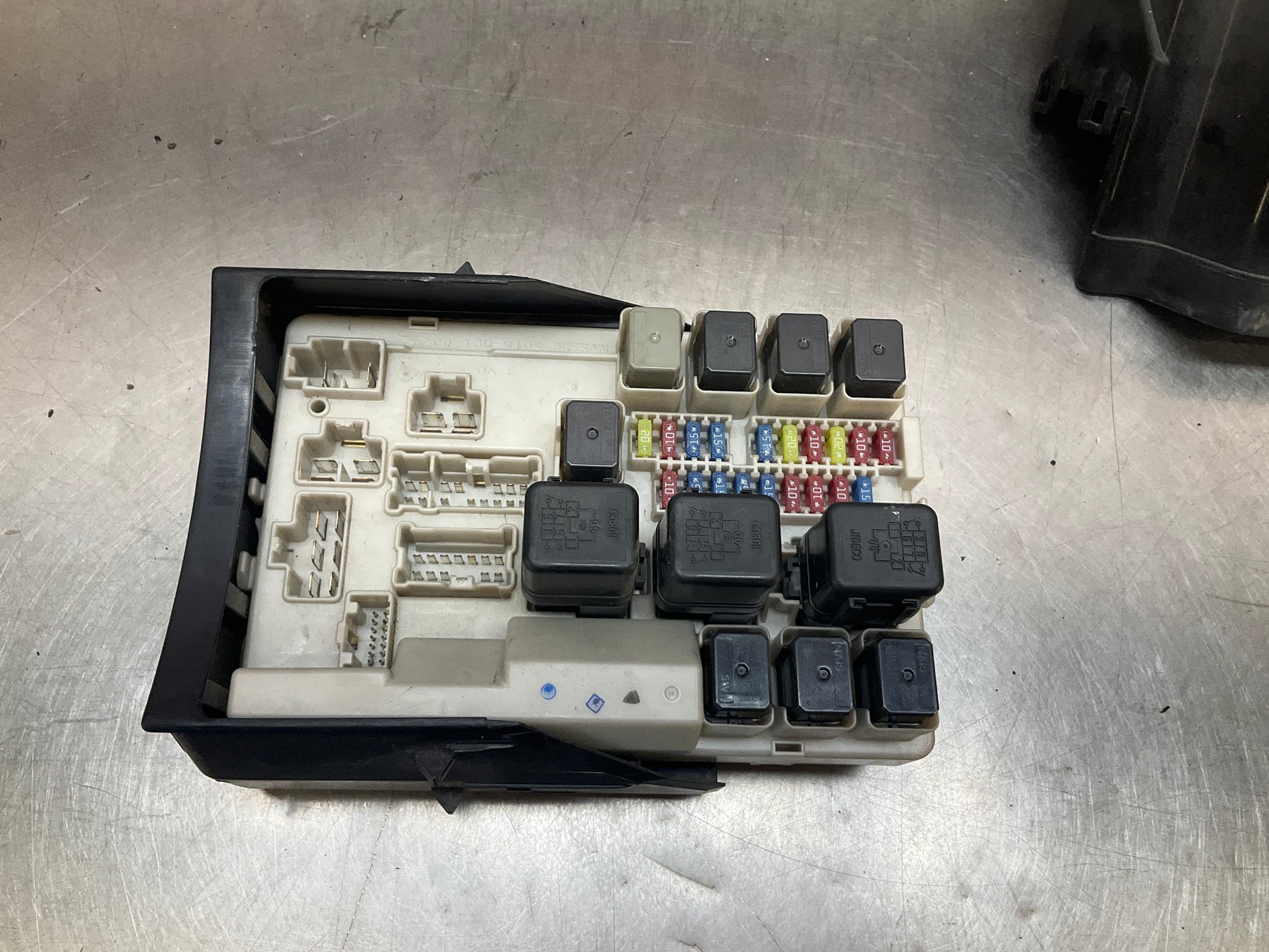 2004 Nissan Z33 350Z Ipdm Engine Large Fuse Relay Module Box Oem - On Point Parts Inc