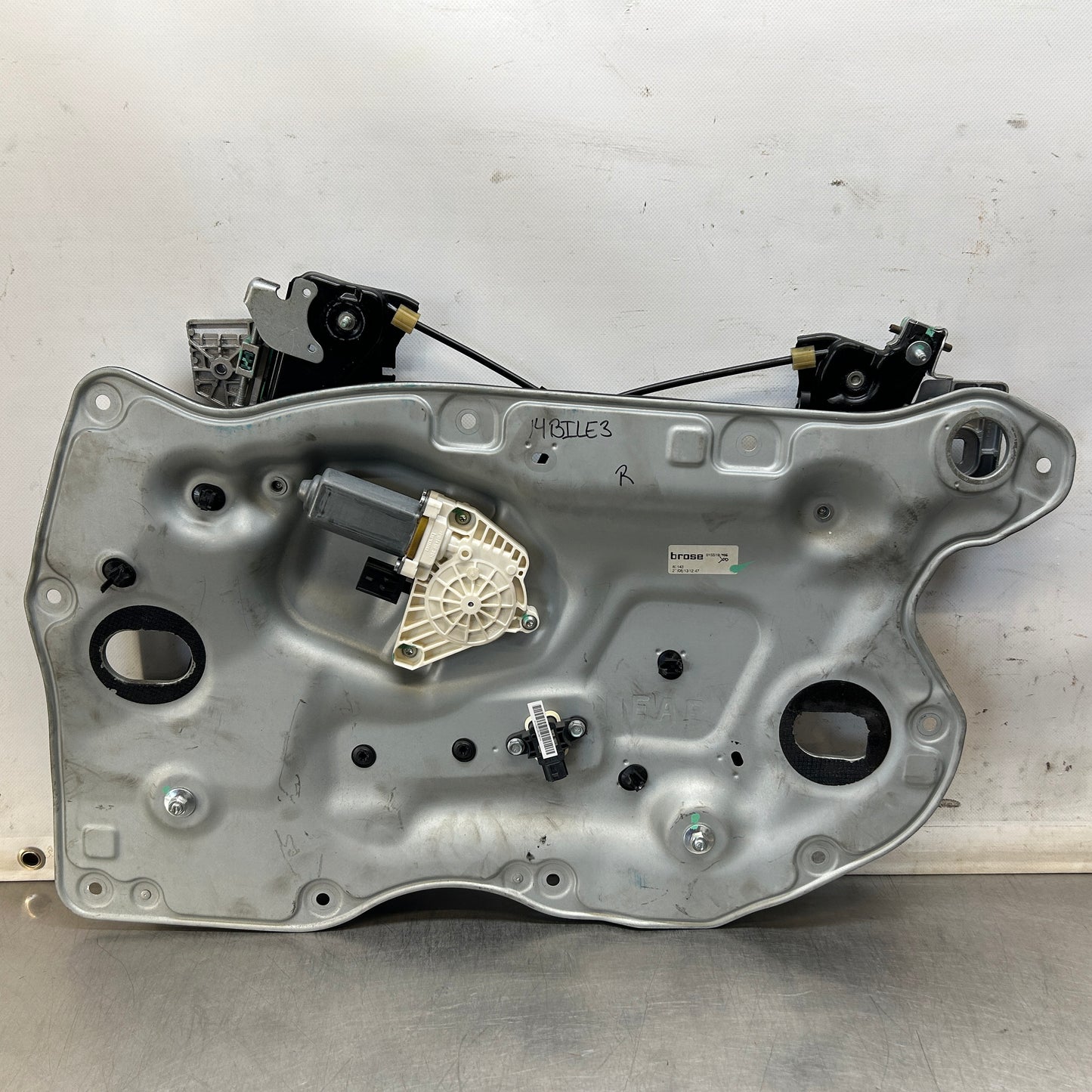 2014 Nissan Z34 370Z Passenger Right Window Regulator Motor Carrier OEM 14BILE3 - On Point Parts Inc