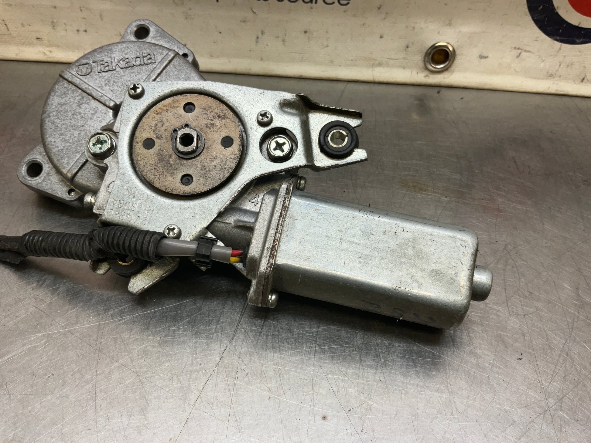 2004 Nissan 350Z Passenger Right Convertible Tonneau Lift Motor OEM 25BF9EE - On Point Parts Inc