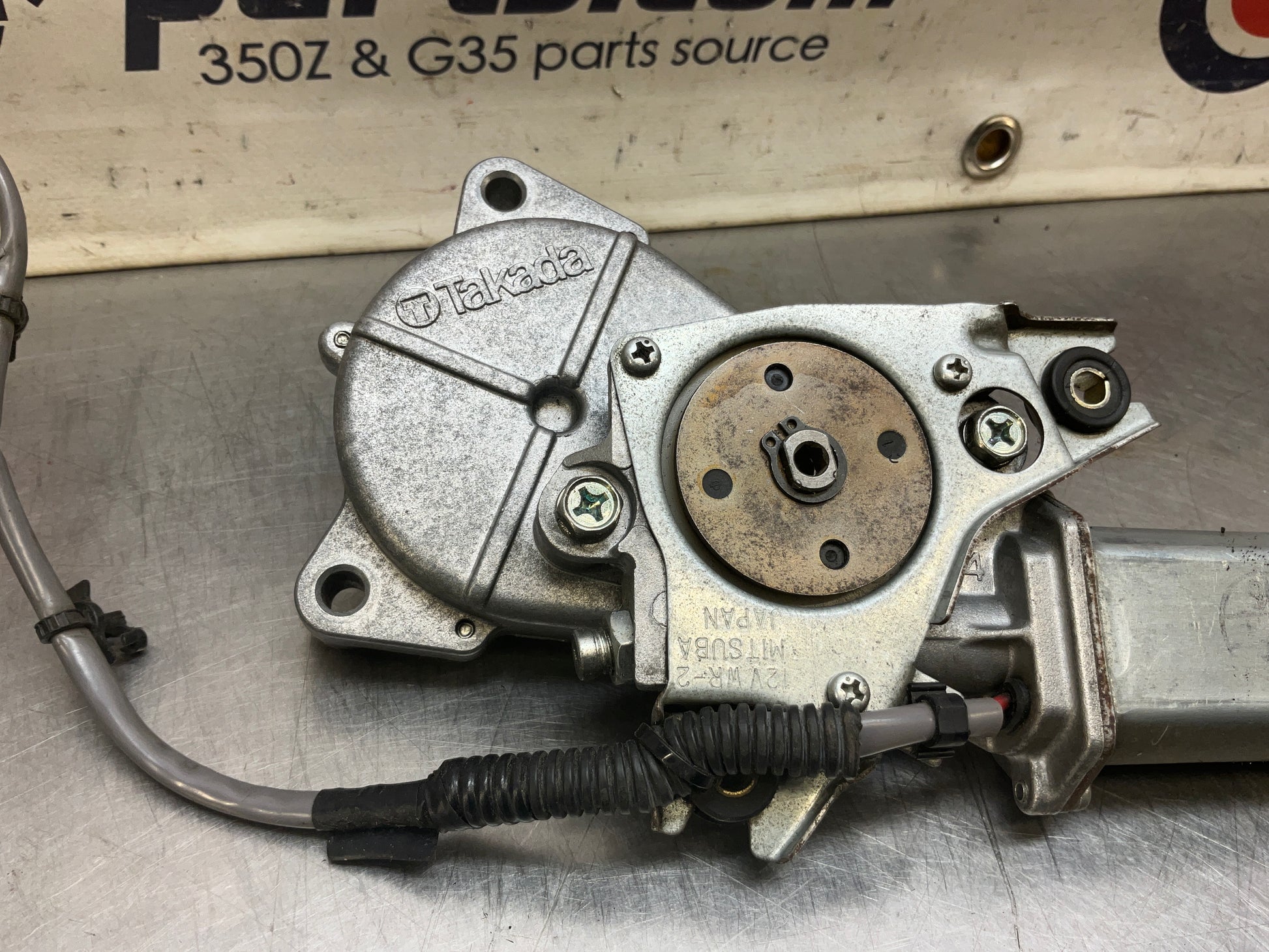 2004 Nissan 350Z Passenger Right Convertible Tonneau Lift Motor OEM 25BF9EE - On Point Parts Inc