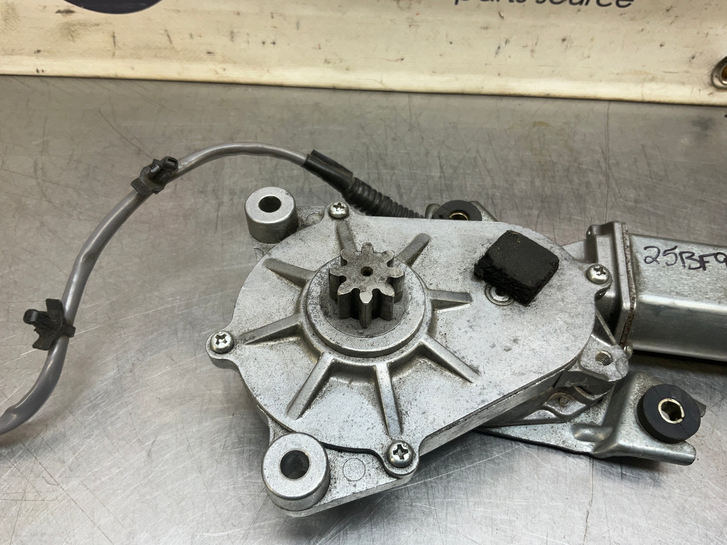 2004 Nissan 350Z Passenger Right Convertible Tonneau Lift Motor OEM 25BF9EE - On Point Parts Inc