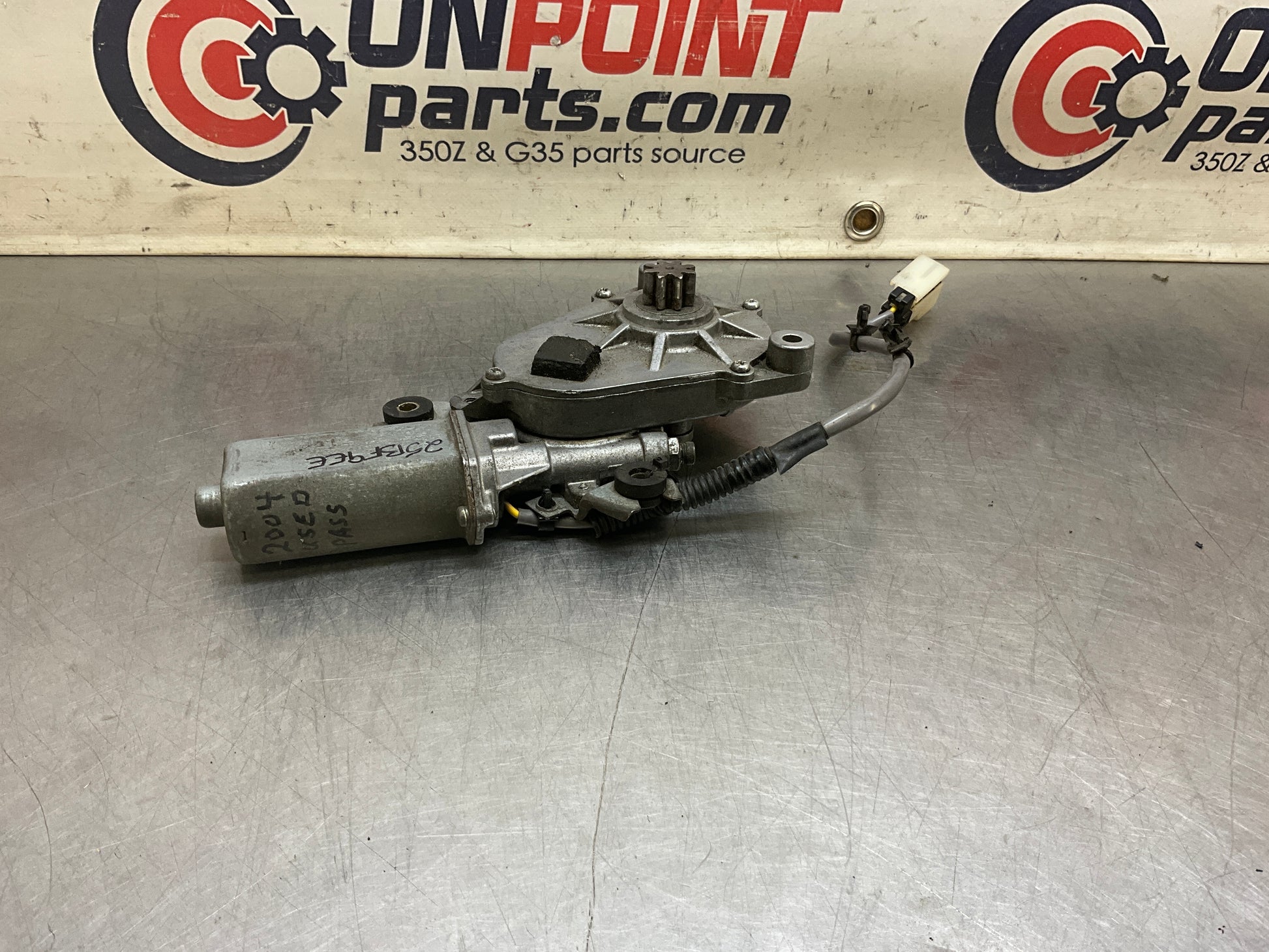 2004 Nissan 350Z Passenger Right Convertible Tonneau Lift Motor OEM 25BF9EE - On Point Parts Inc