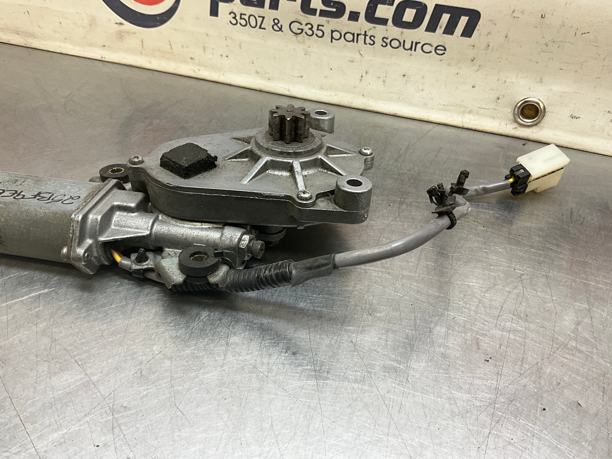 2004 Nissan 350Z Passenger Right Convertible Tonneau Lift Motor OEM 25BF9EE - On Point Parts Inc