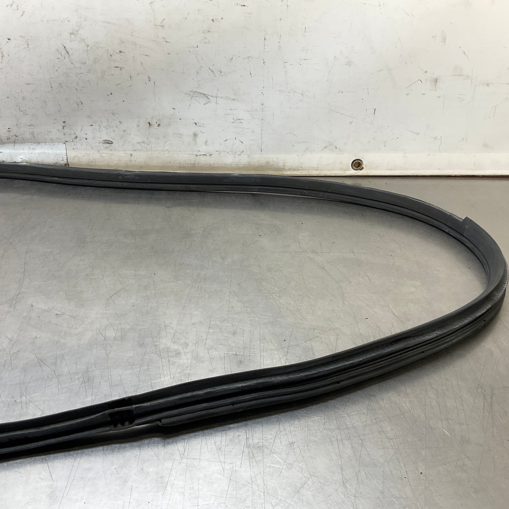 2004 Nissan Z33 350Z Driver Left Door Frame Weatherstrip Seal Oem 25Bdqfa - On Point Parts Inc