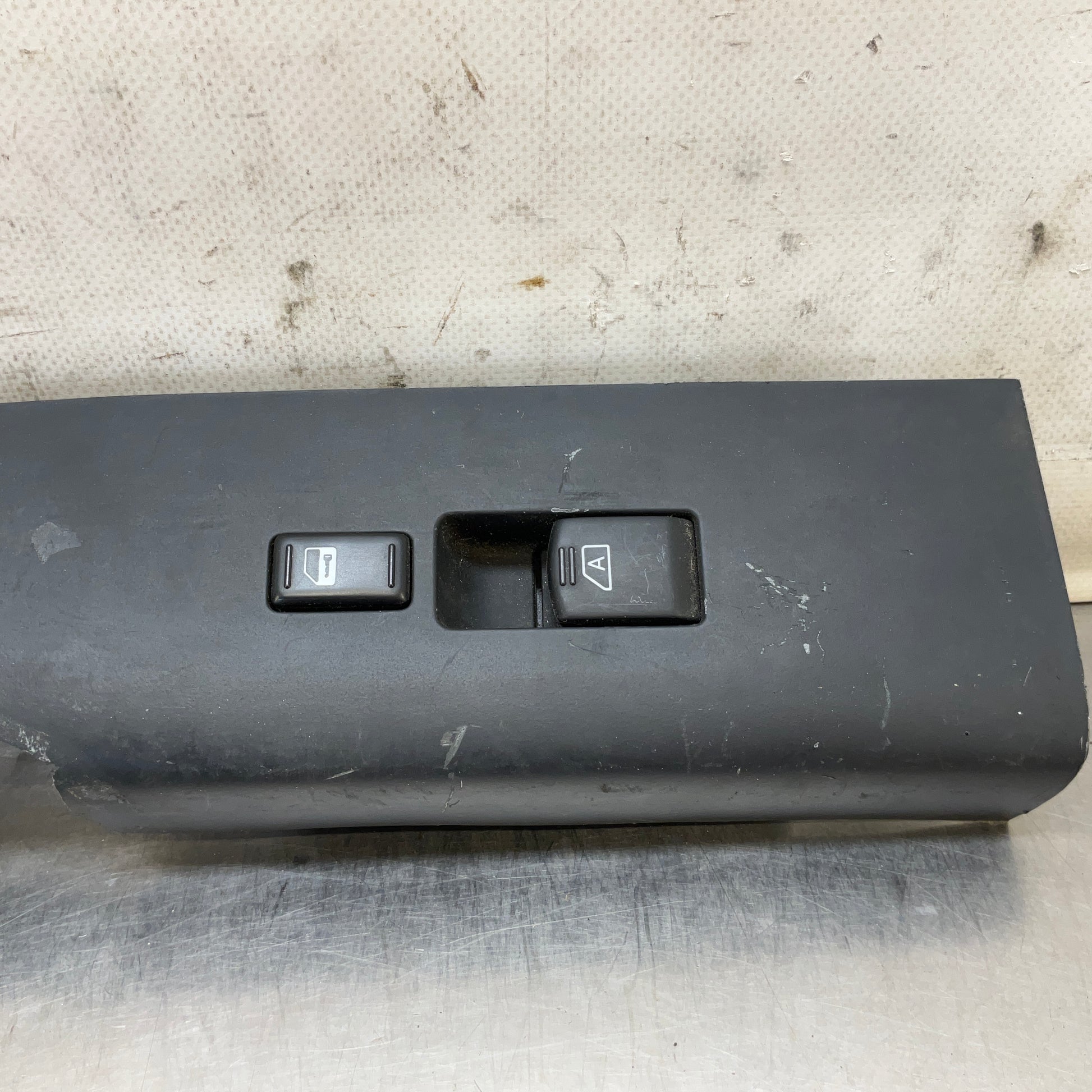 2004 Nissan Z33 Nissan Front Passenger Door Window Lock Switch Oem 15Bapge - On Point Parts Inc