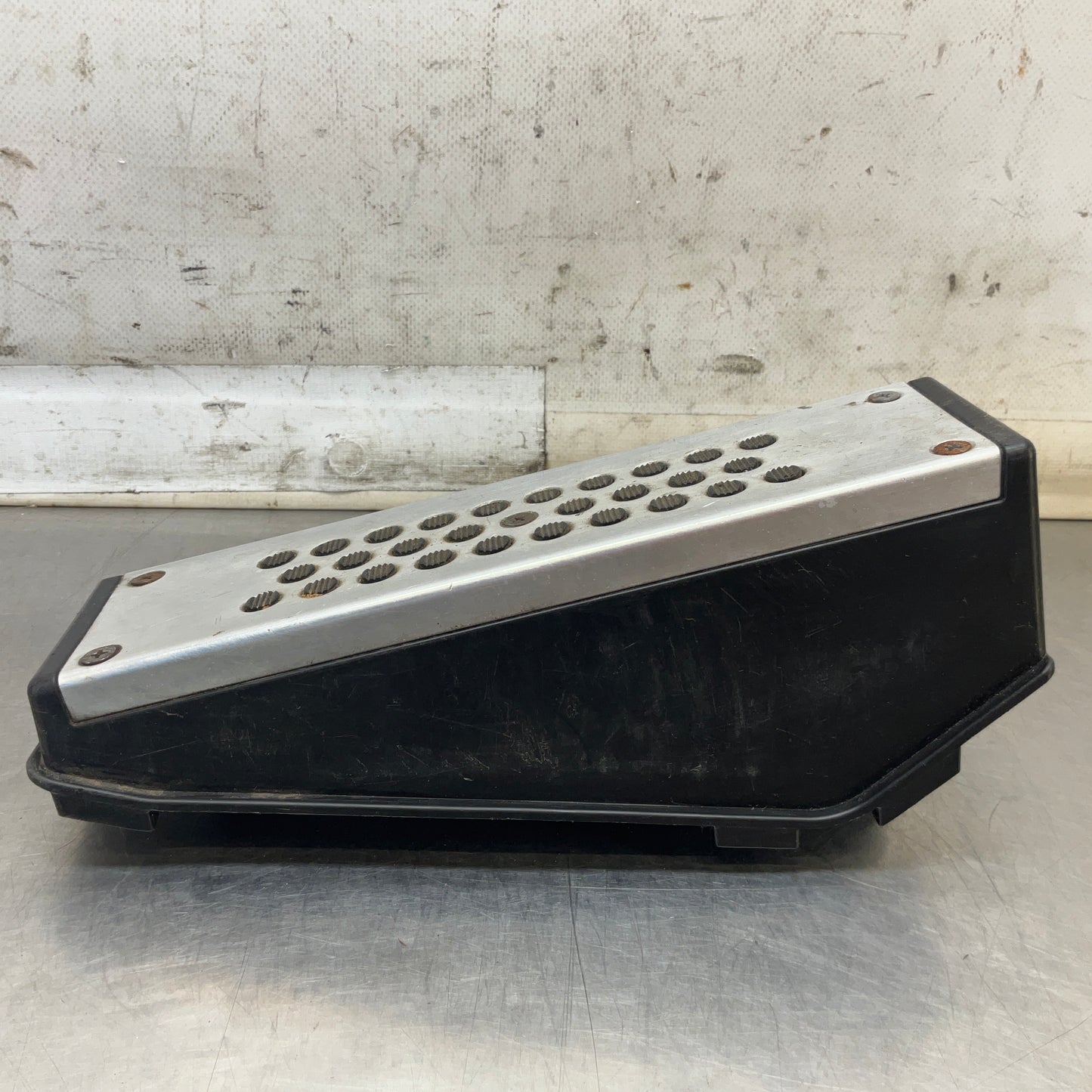 2004 Nissan Z33 350Z Front Driver Dead Pedal Foot Rest Oem 24Bbqga - On Point Parts Inc