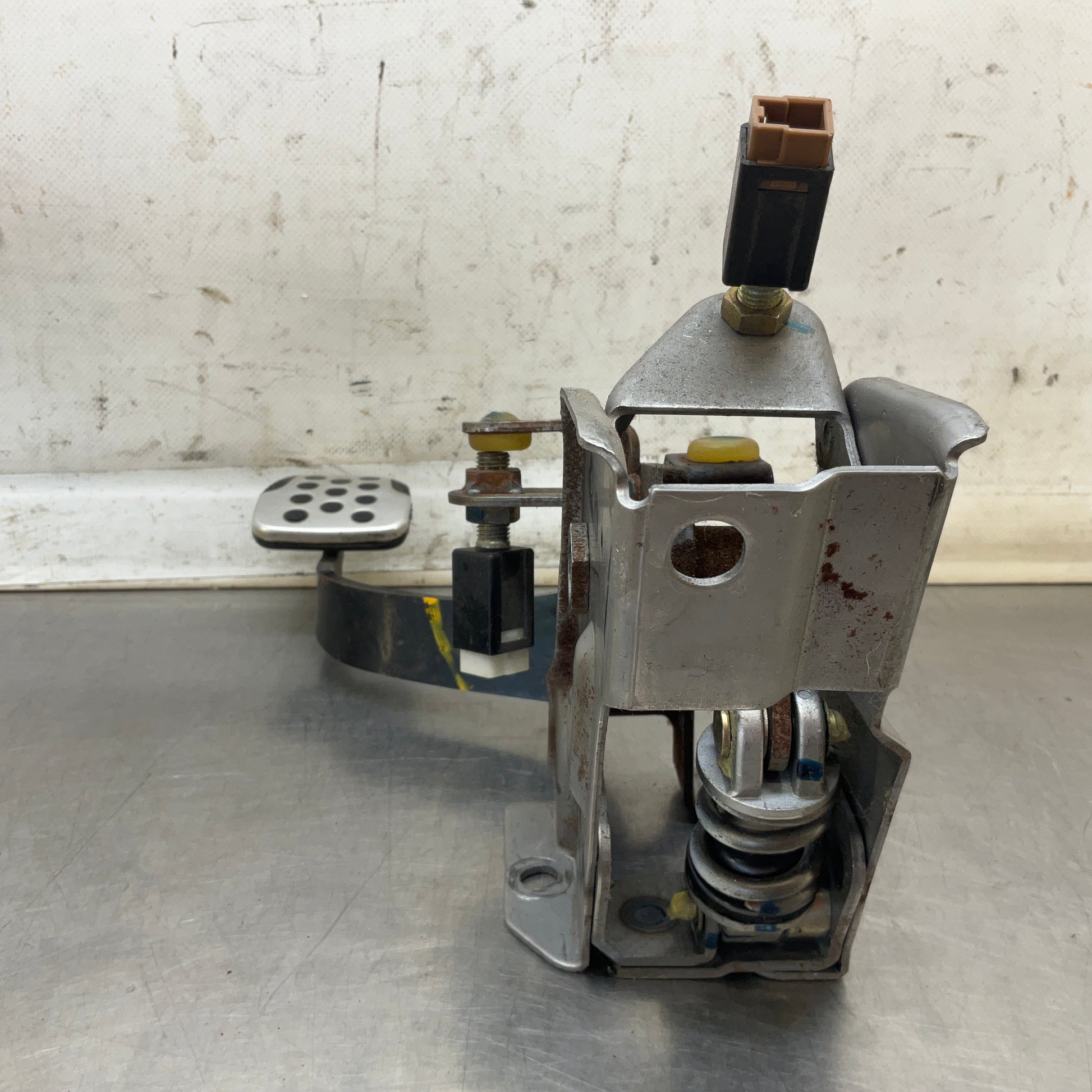 2004 Nissan Z33 350Z Clutch Pedal Oem 24Bbqgg - On Point Parts Inc