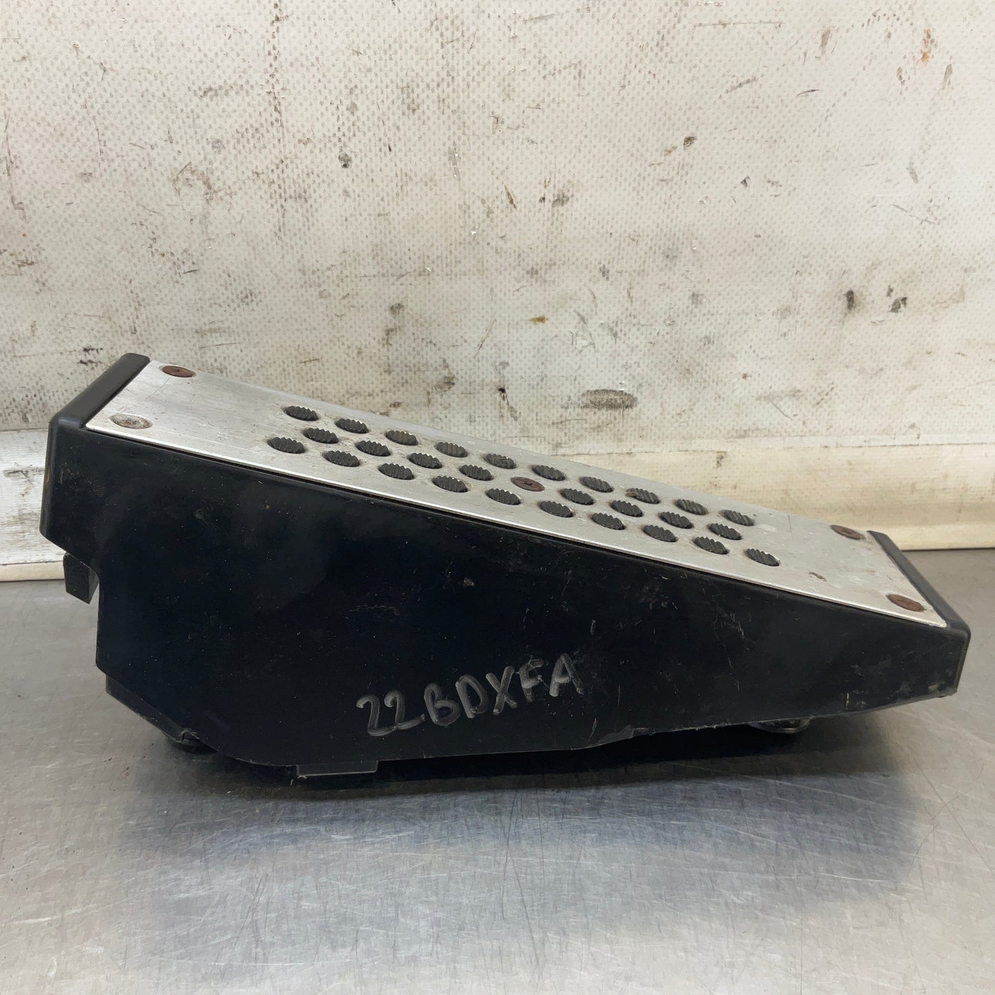 2003 Nissan Z33 350Z Dead Pedal Foot Rest Oem 22Bdxfa - On Point Parts Inc