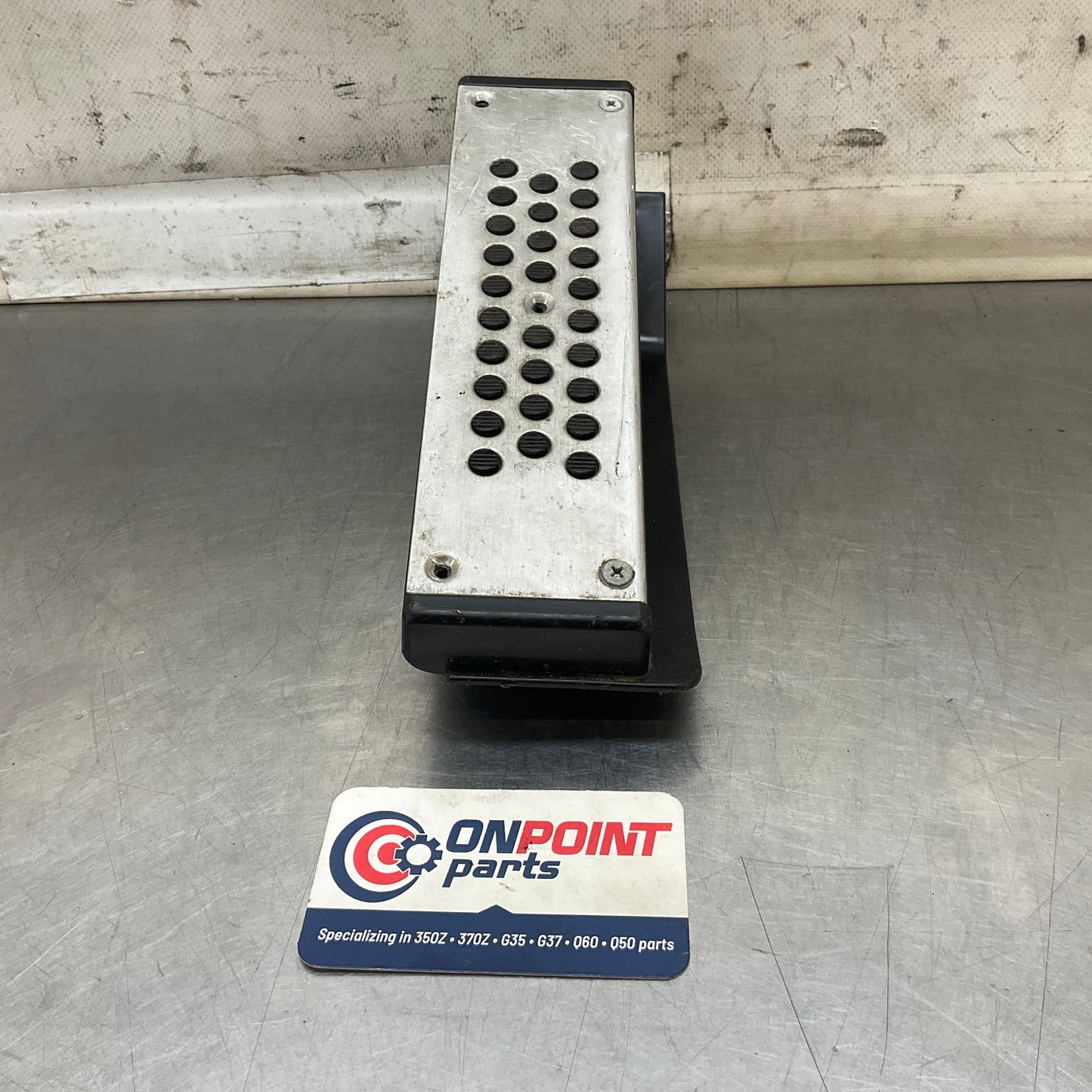 2005 Nissan Z33 350Z Front Driver Dead Pedal Foot Rest Oem 14Bcrga - On Point Parts Inc