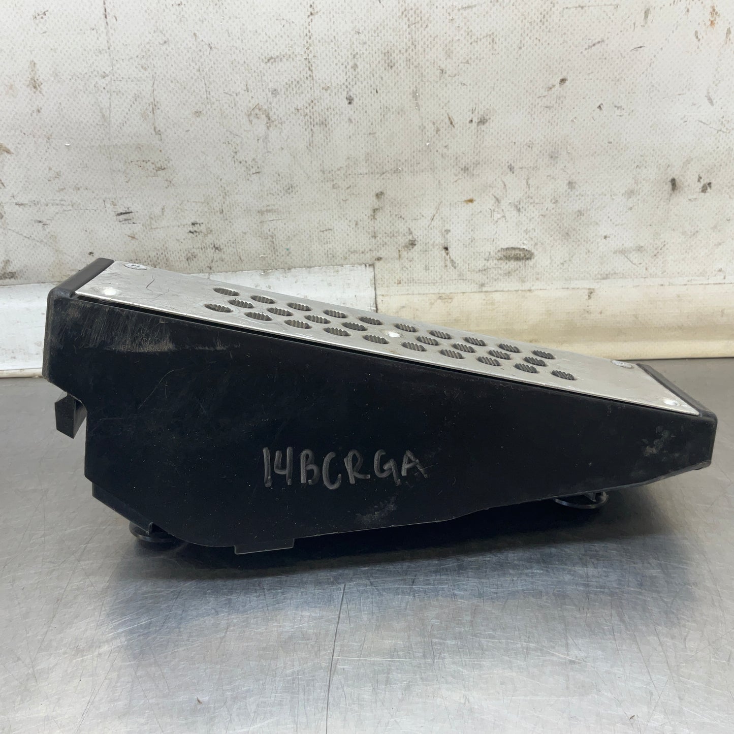 2005 Nissan Z33 350Z Front Driver Dead Pedal Foot Rest Oem 14Bcrga - On Point Parts Inc