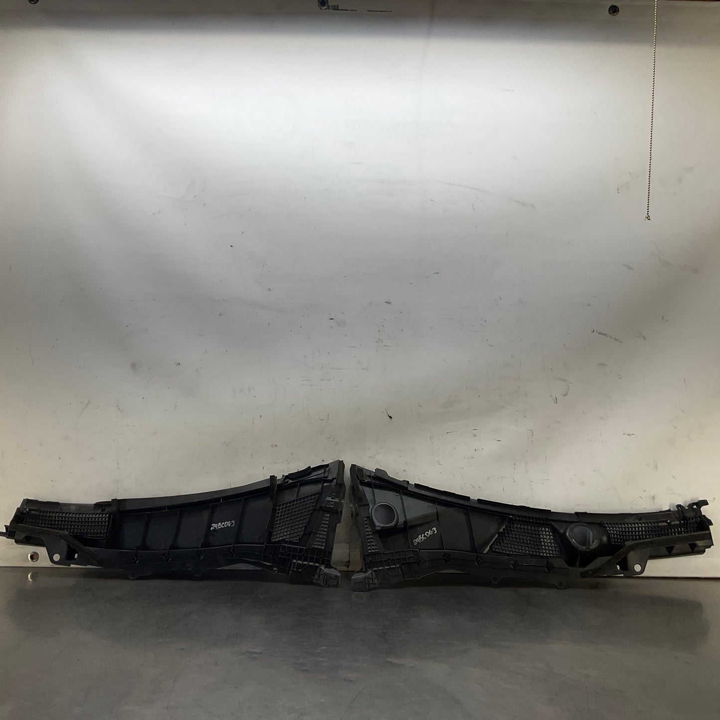 2012 Infiniti V36 G37 Front Windshield Cowl Wiper Cover Panel Oem 24Bcdg3 - On Point Parts Inc