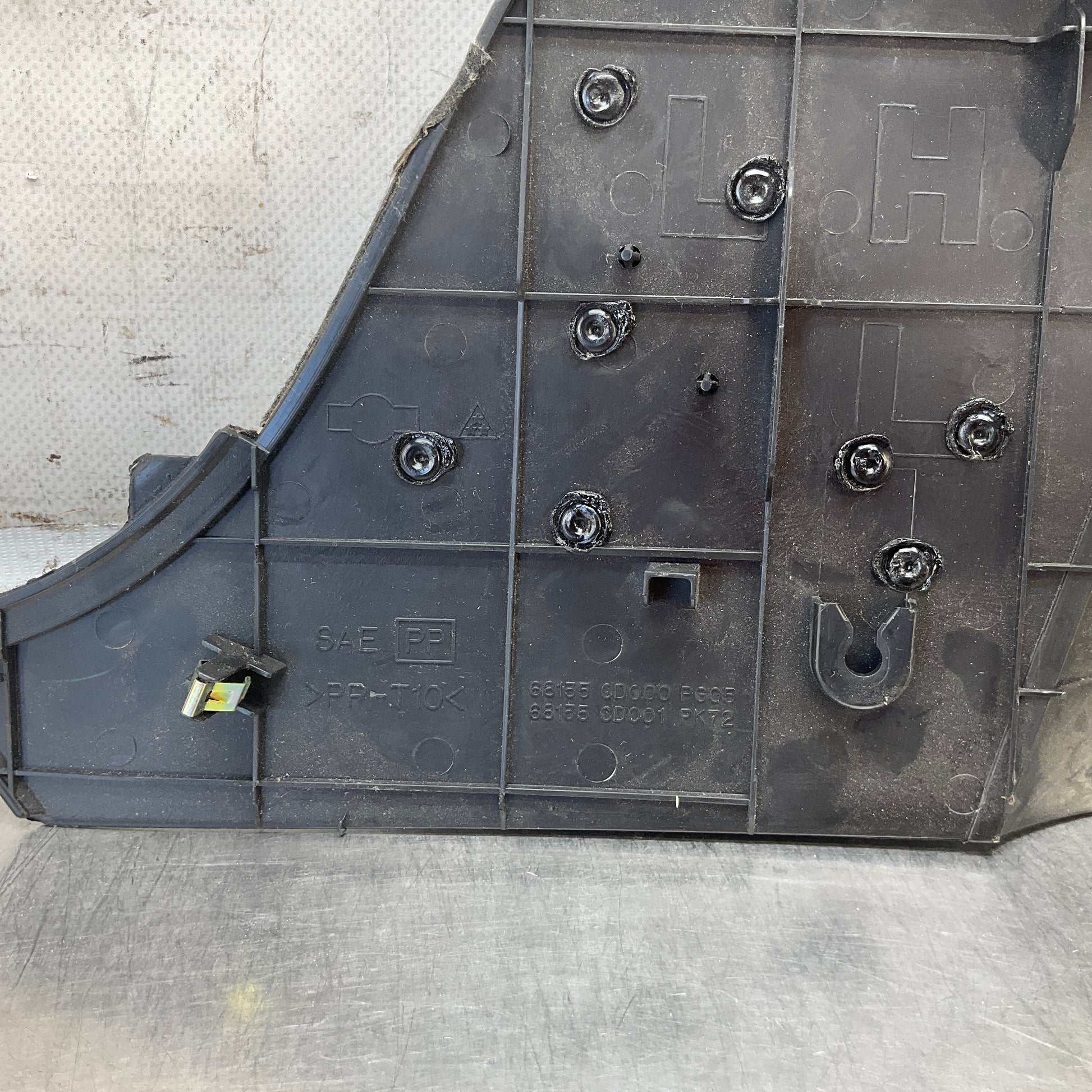 2005 Nissan Z33 350Z Front Driver Center Console Padded Panel Trim Oem 15Bijfc - On Point Parts Inc