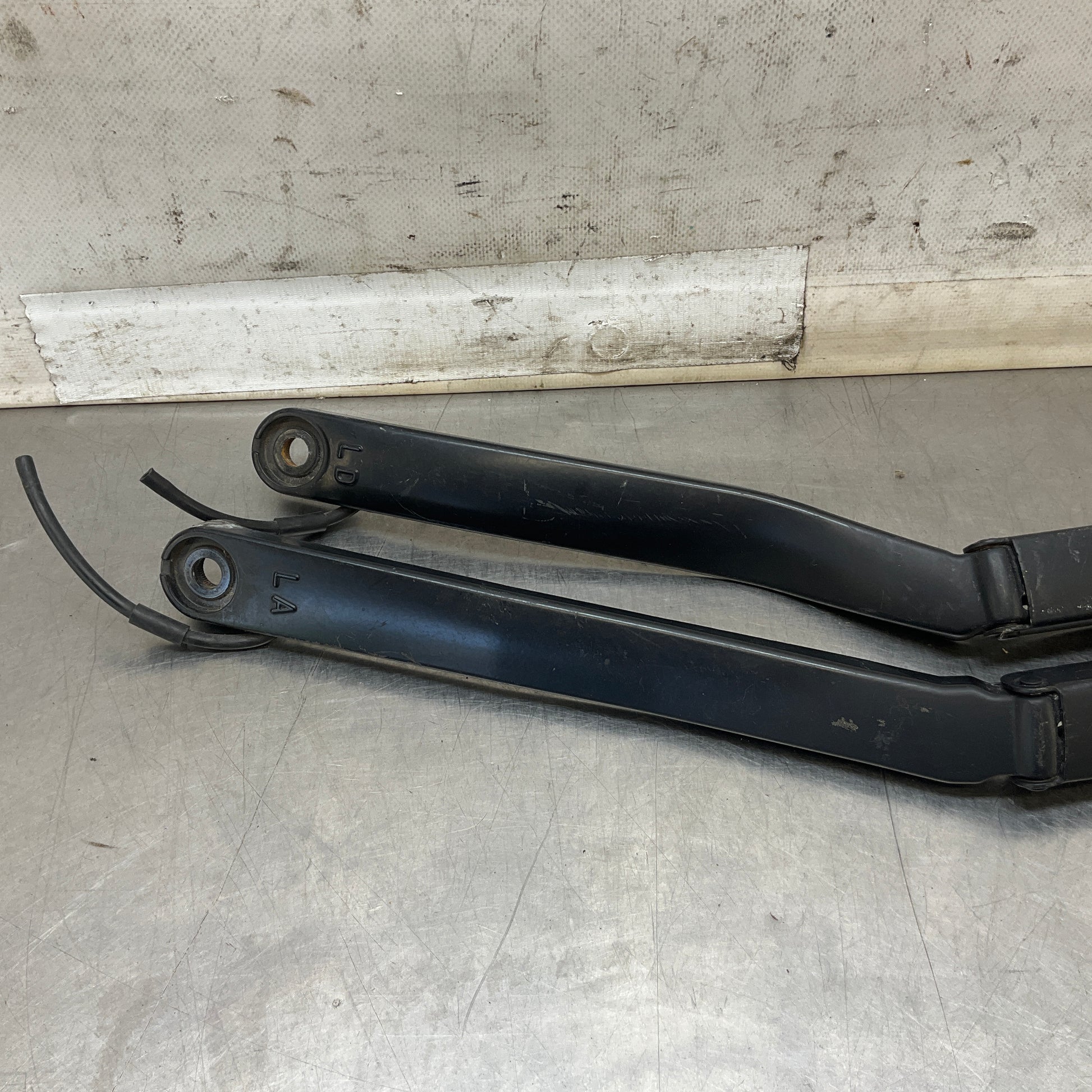2004 Nissan Z33 350Z Front Windshield Wiper Arms Oem 24Bbqgi - On Point Parts Inc