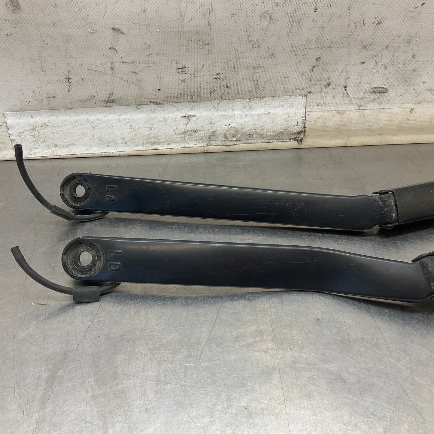 2005 Nissan Z33 350Z Left Right Windshield Wiper Arms OEM 24BHQE3 - On Point Parts Inc