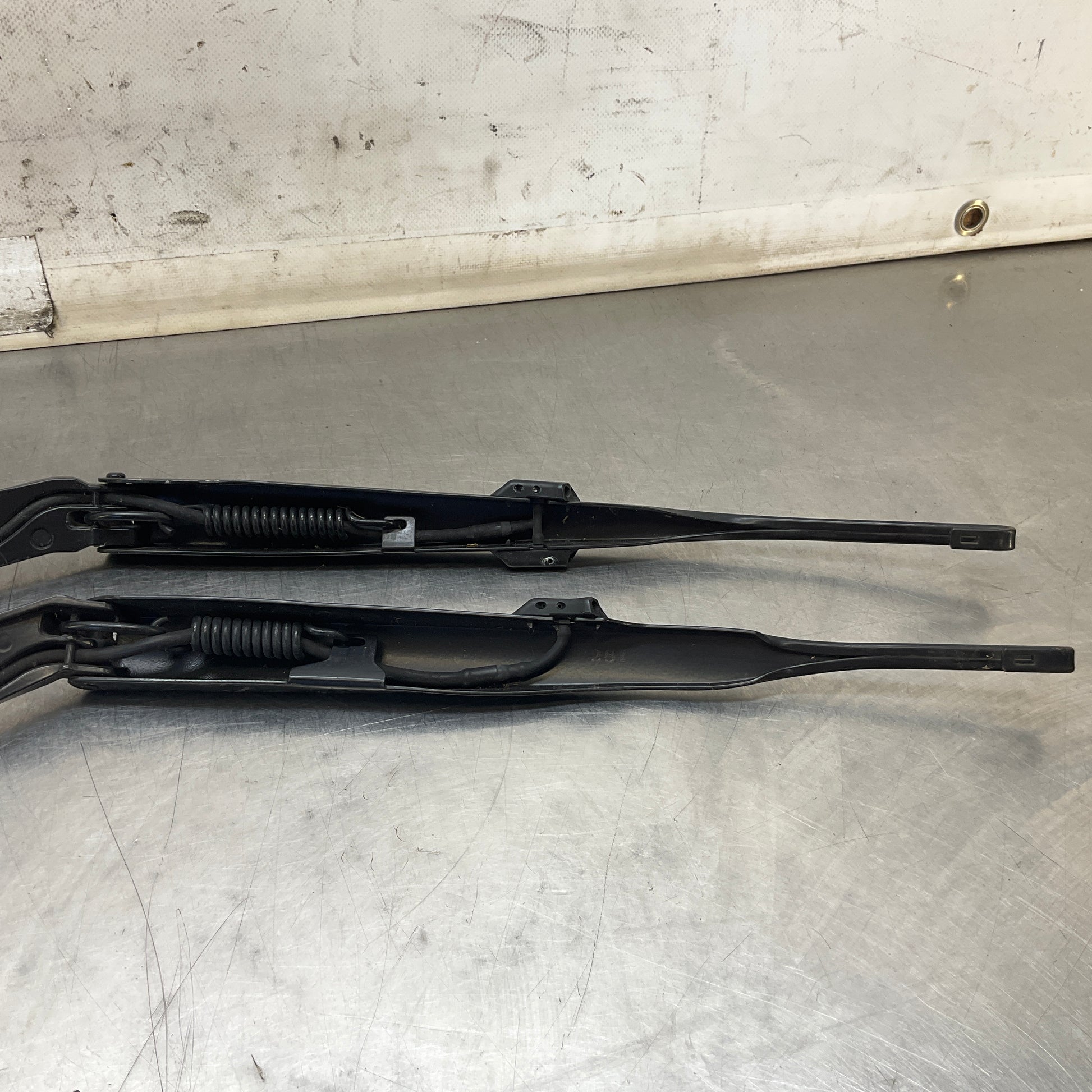 2005 Nissan Z33 350Z Left Right Windshield Wiper Arms OEM 24BHQE3 - On Point Parts Inc