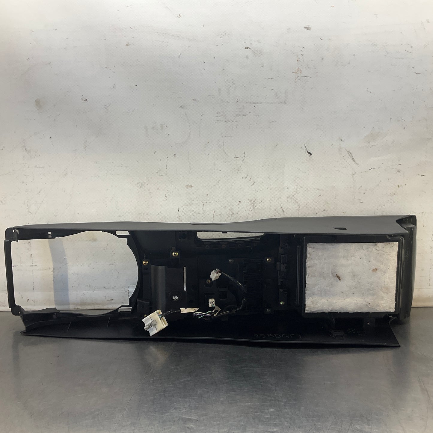 2004 Nissan Z33 350Z Center Console Storage Cubby AT Oem 25Bdqf7 - On Point Parts Inc