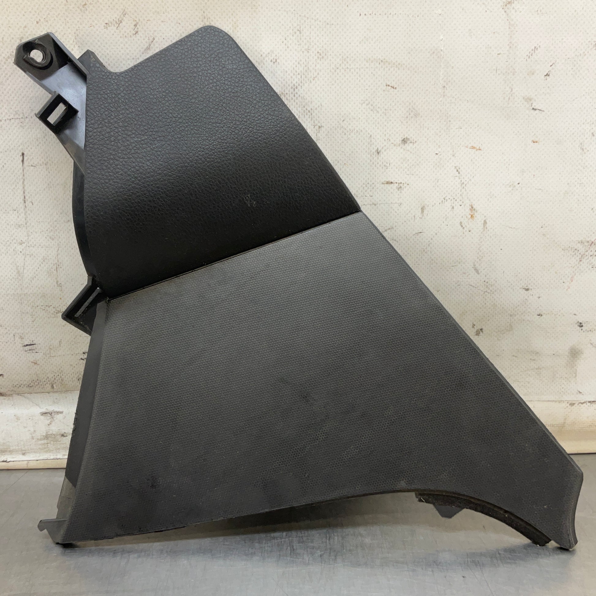 2004 Nissan Z33 350Z Passenger Right Center Console Trim 68134 OEM 22BLCFE - On Point Parts Inc