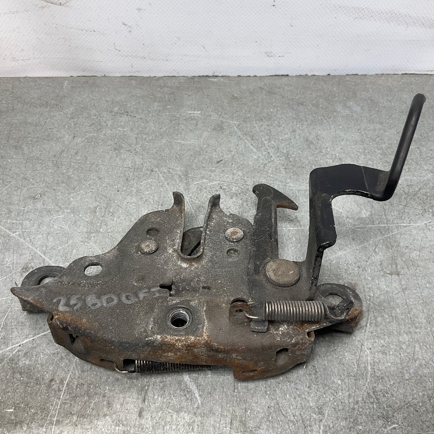 2004 Nissan Z33 350Z Hood Latch Oem 25Bdqfi - On Point Parts Inc